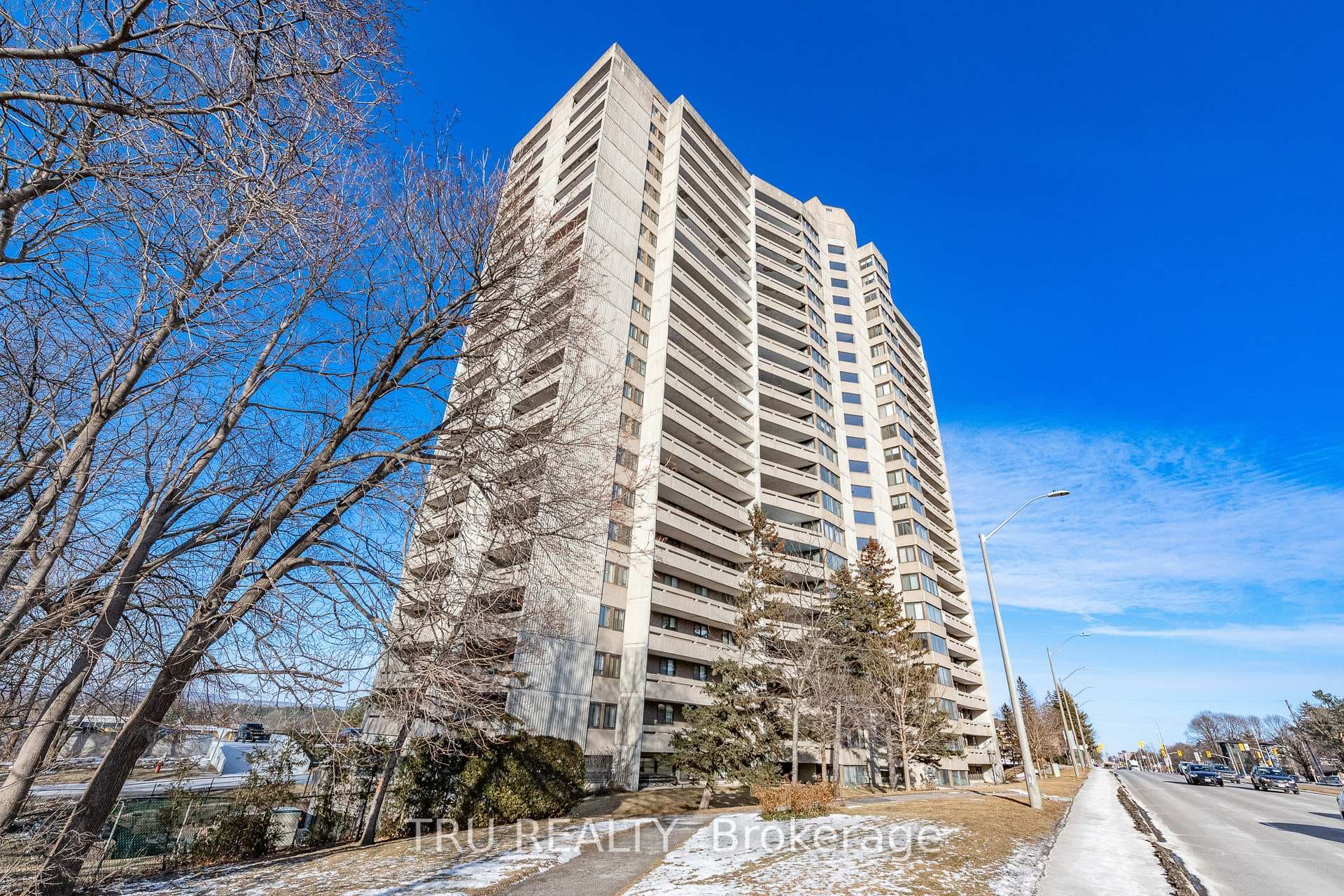 415 GREENVIEW Avenue Unit 805 photo 1