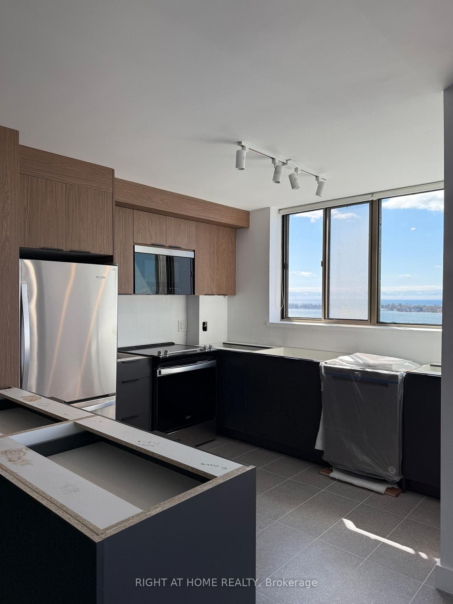 270 Queens Quay Unit 2102 photo 12