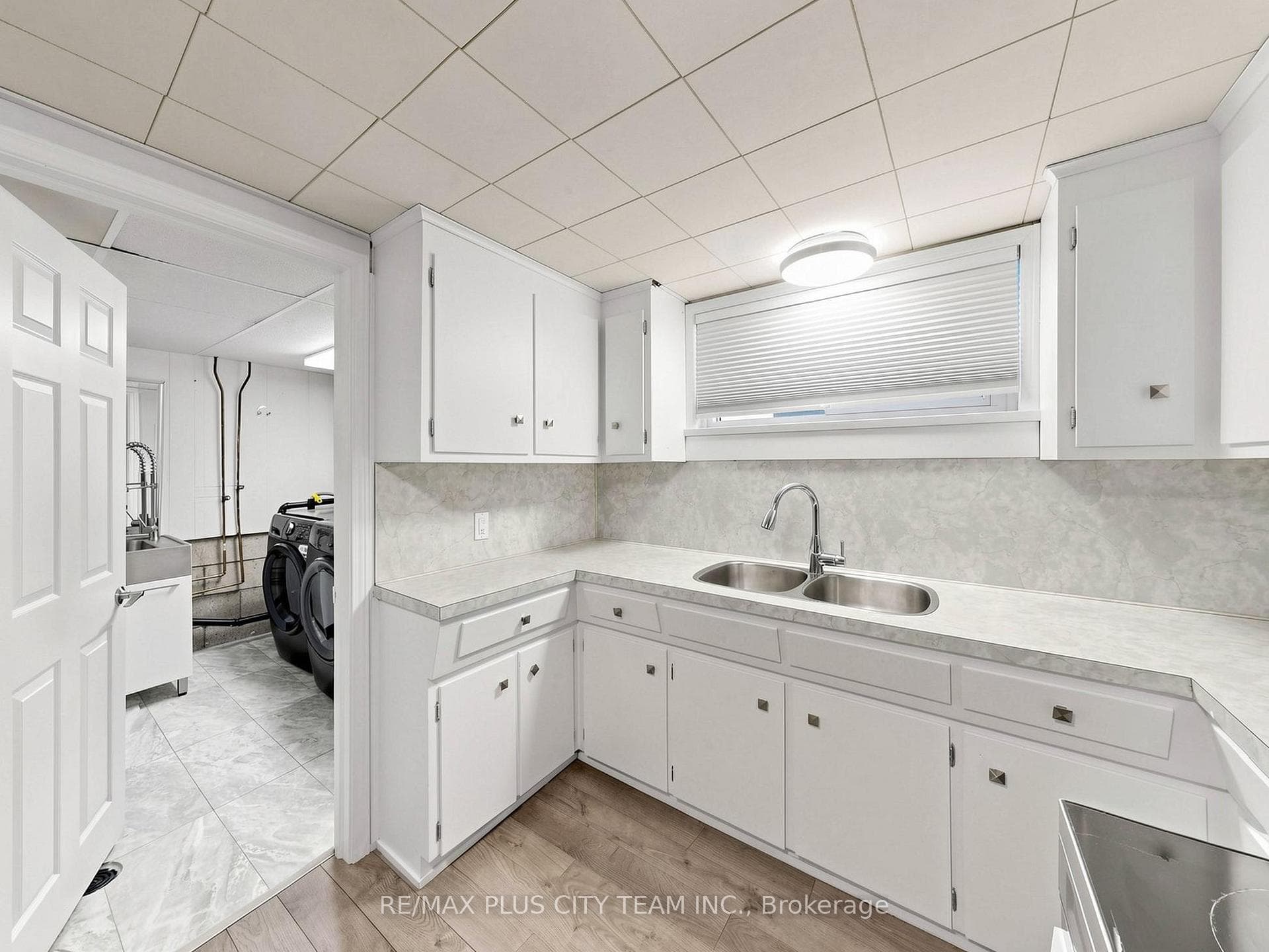 260 Renforth Drive photo 33