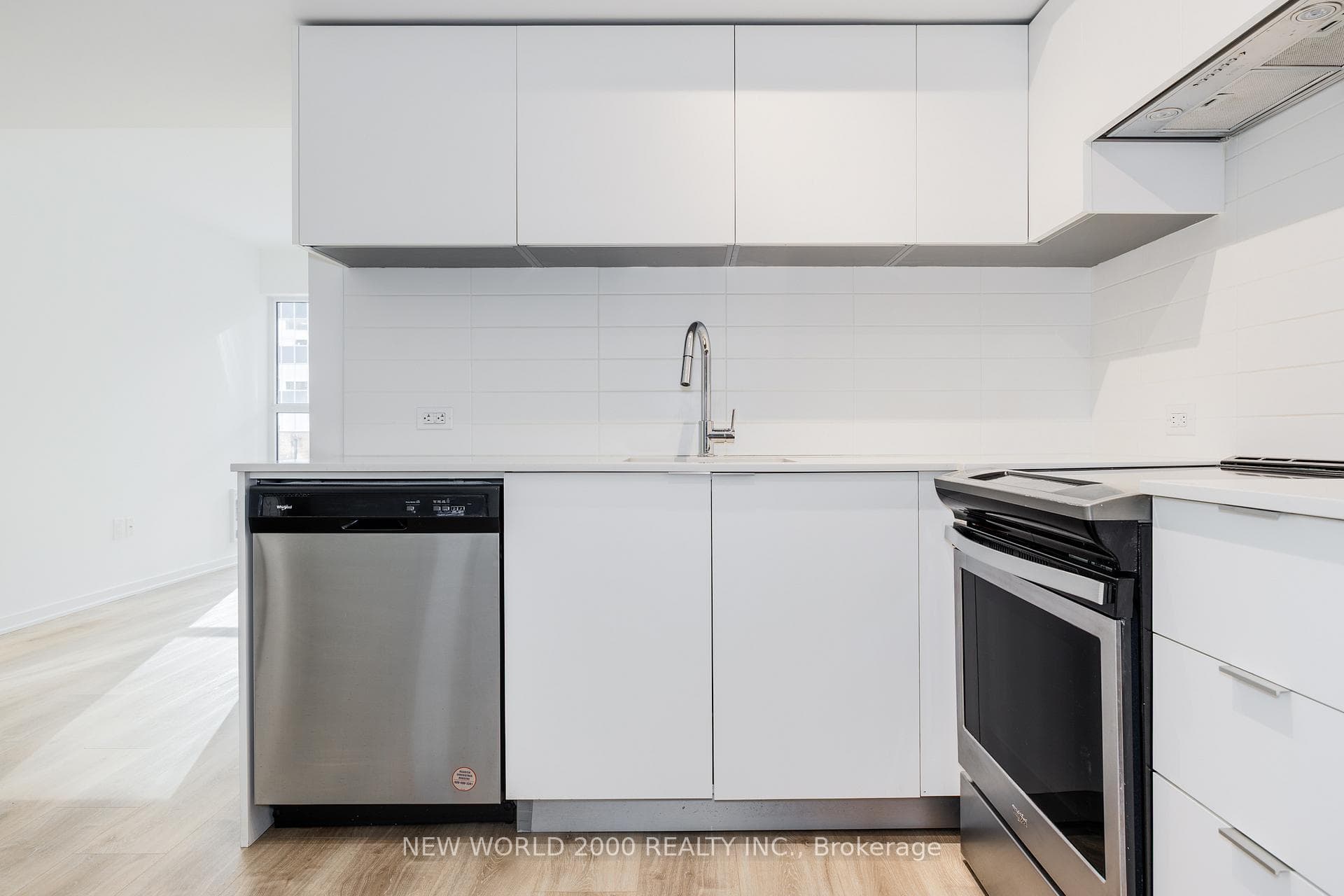 101 Roehampton Avenue Unit 2002 photo 4