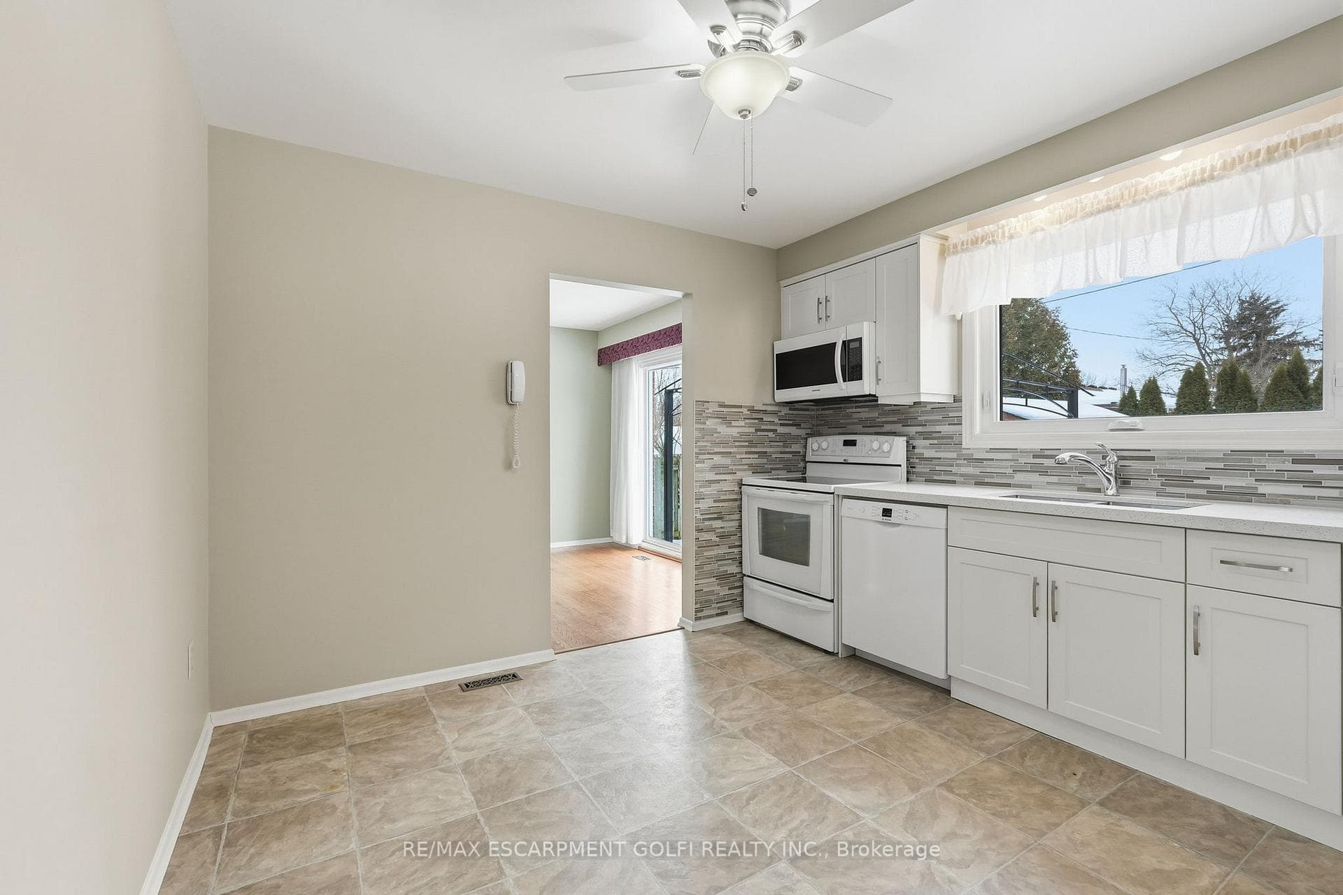 8 Sanctuary Drive photo 8