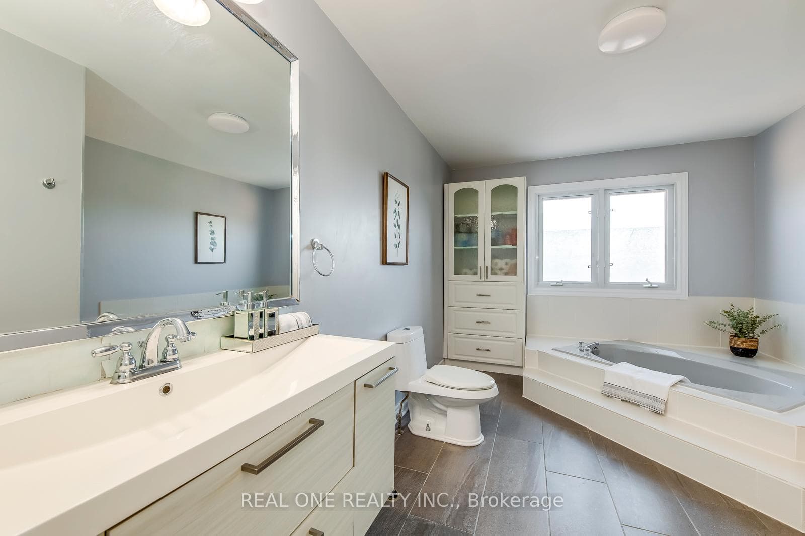 5 pieces Ensuite