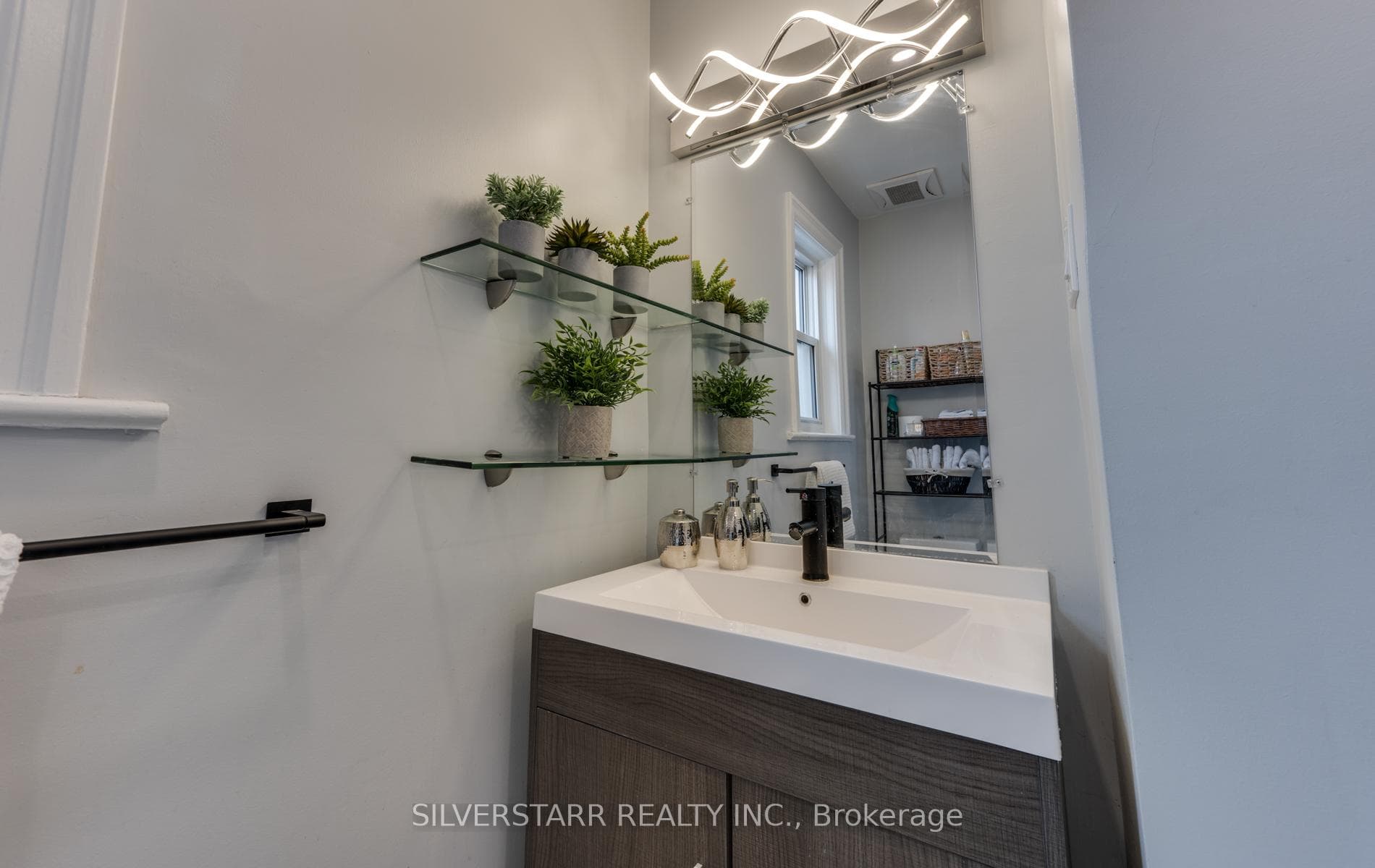 72 Harvie Avenue photo 29