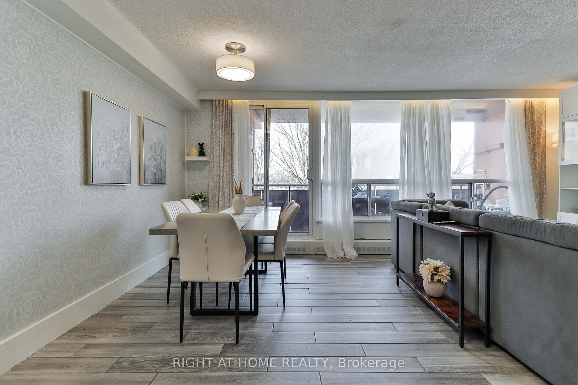dining area walk out to balcony