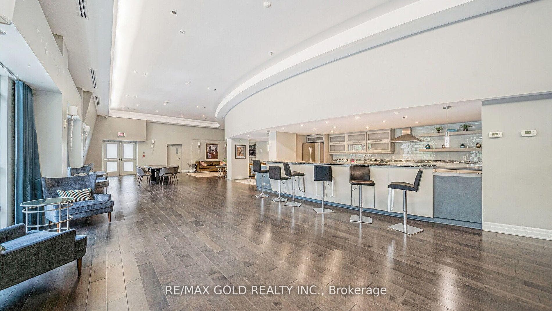 550 Queens Quay Unit 509 photo 22