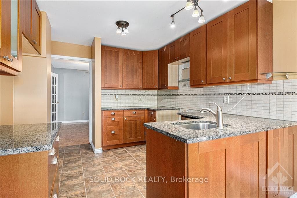 1407 LAURIN Crescent photo 13