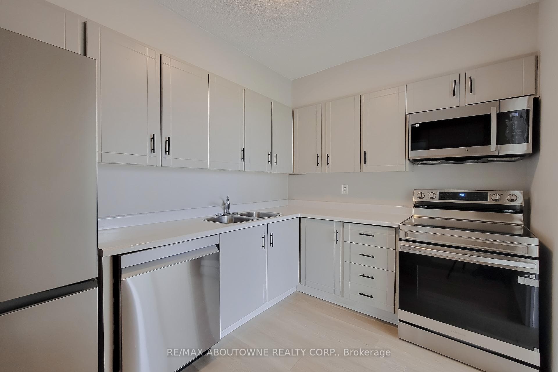 1359 White Oaks Boulevard Unit 1207 photo 8