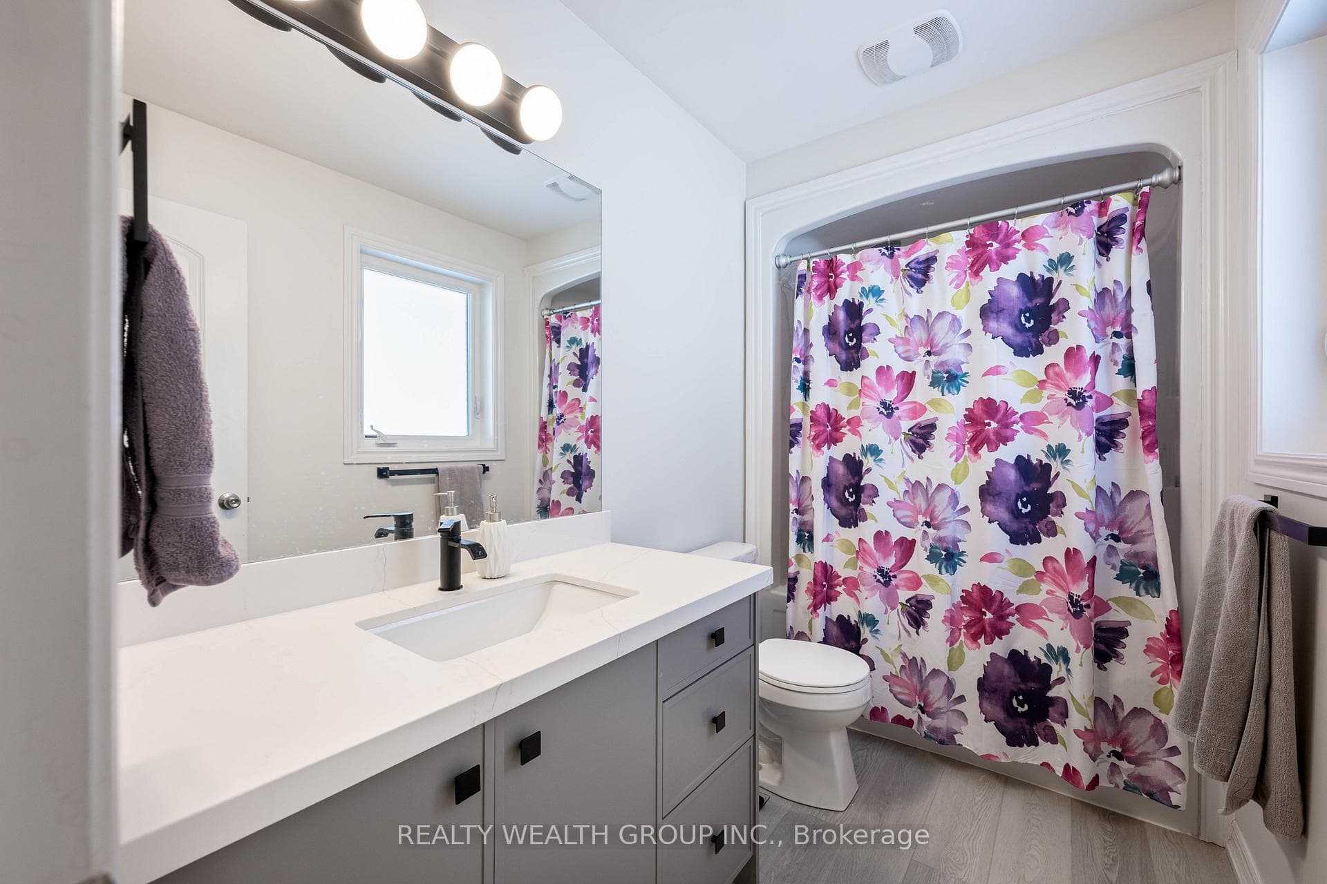 4 pc ensuite Bath