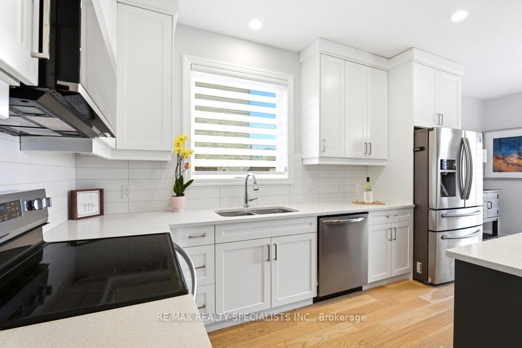 45 Peggy Avenue photo 14