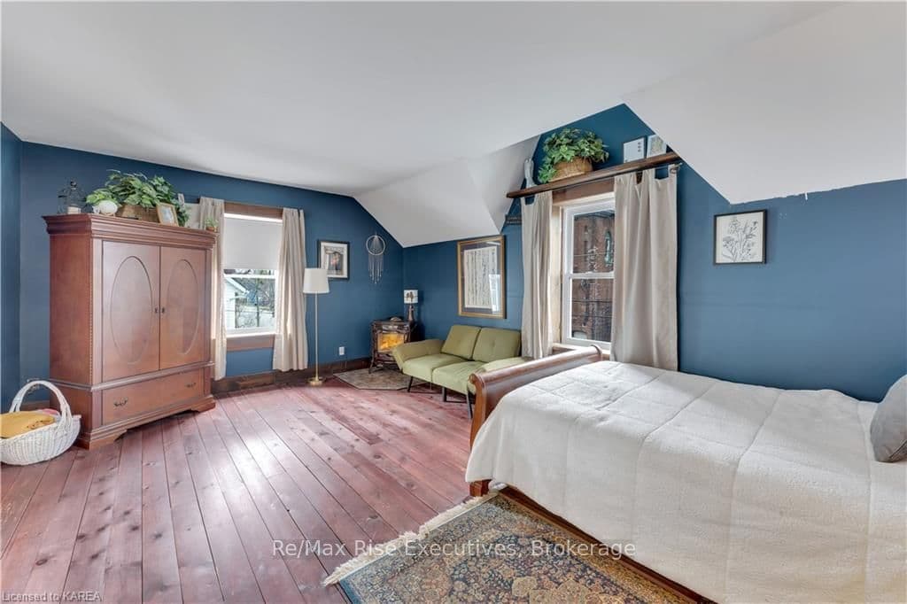285 THOMAS Street photo 28
