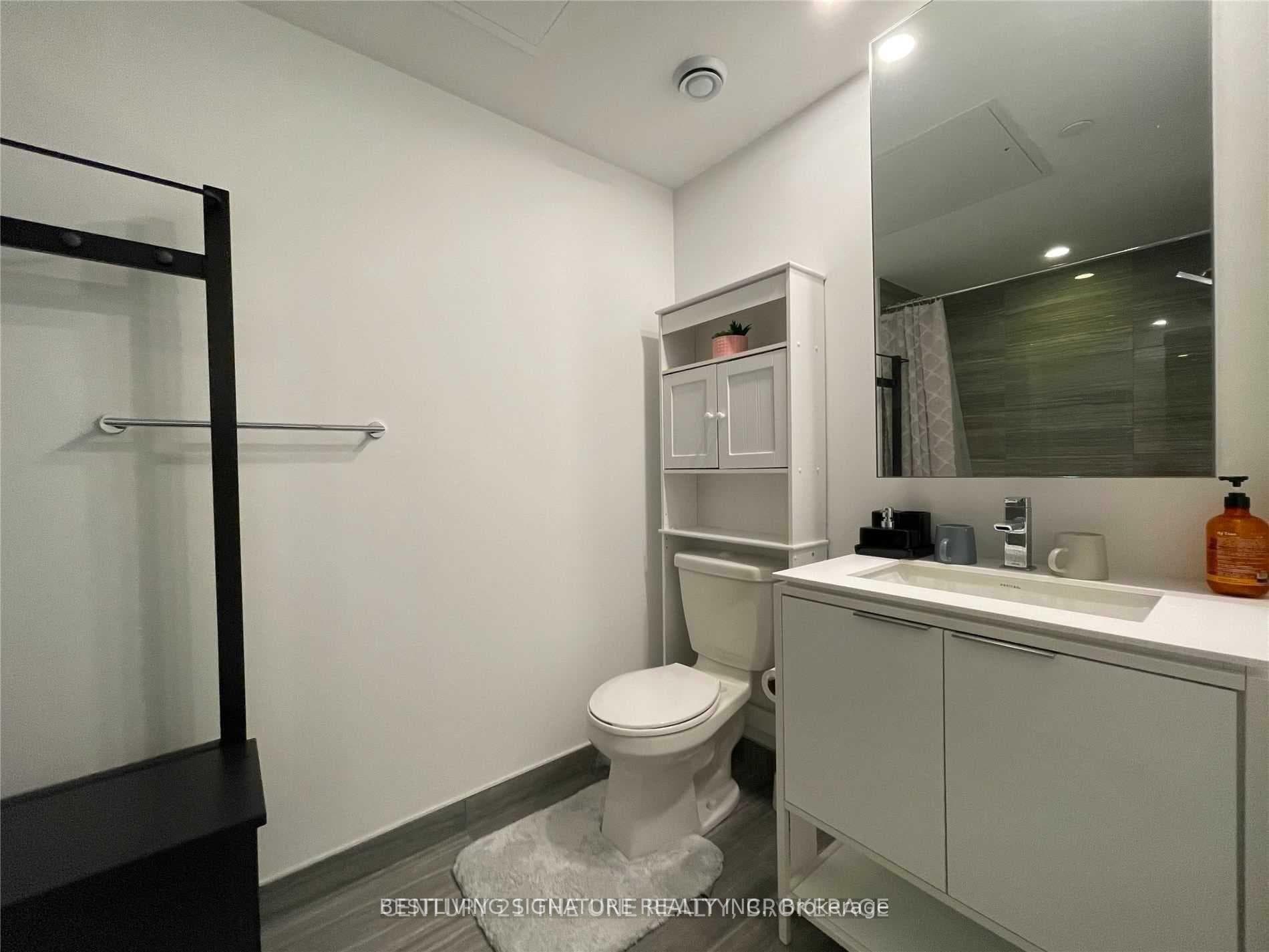 77 Shuter Street Unit 1215 photo 12