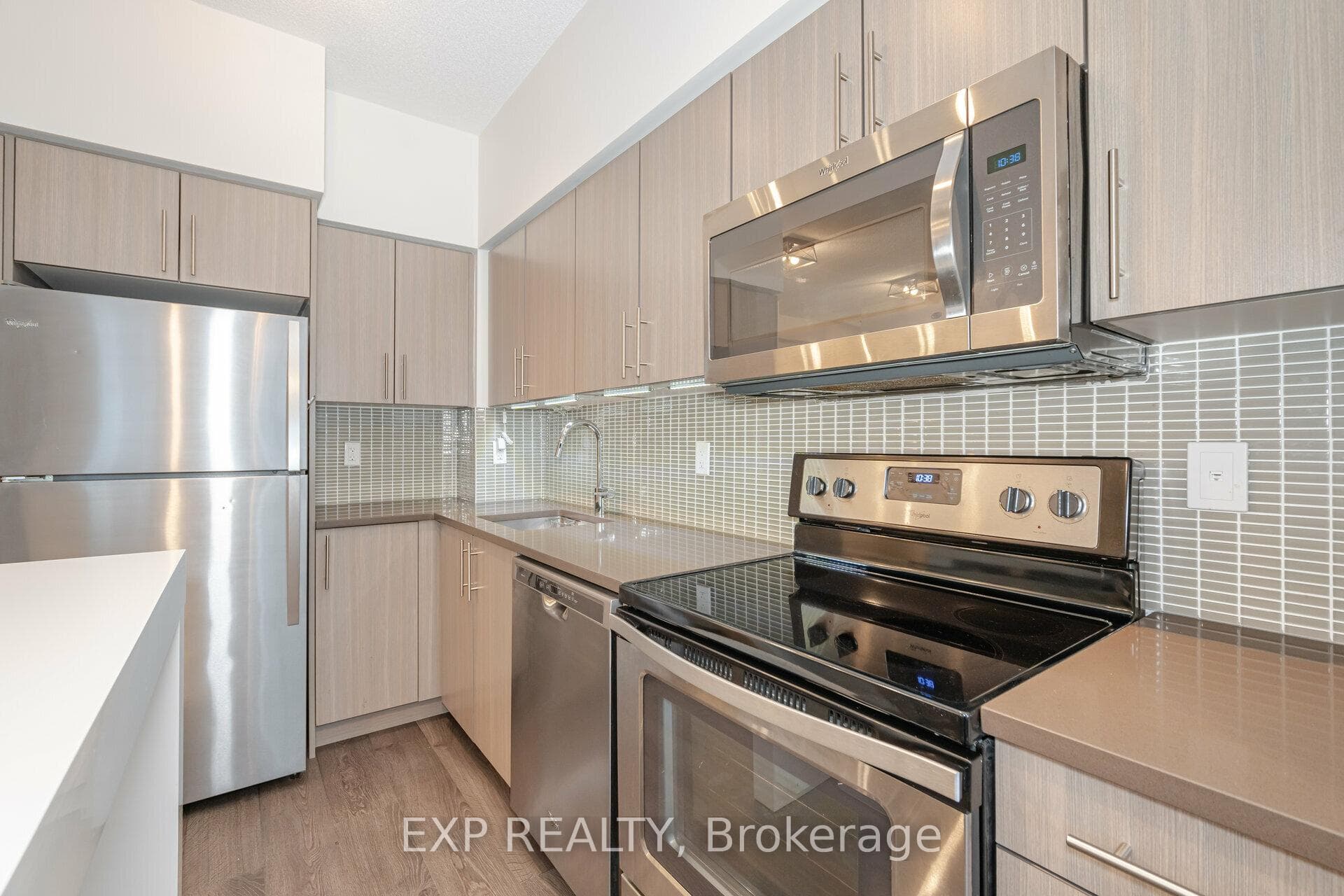 55 Speers Road Unit 1401 photo 9