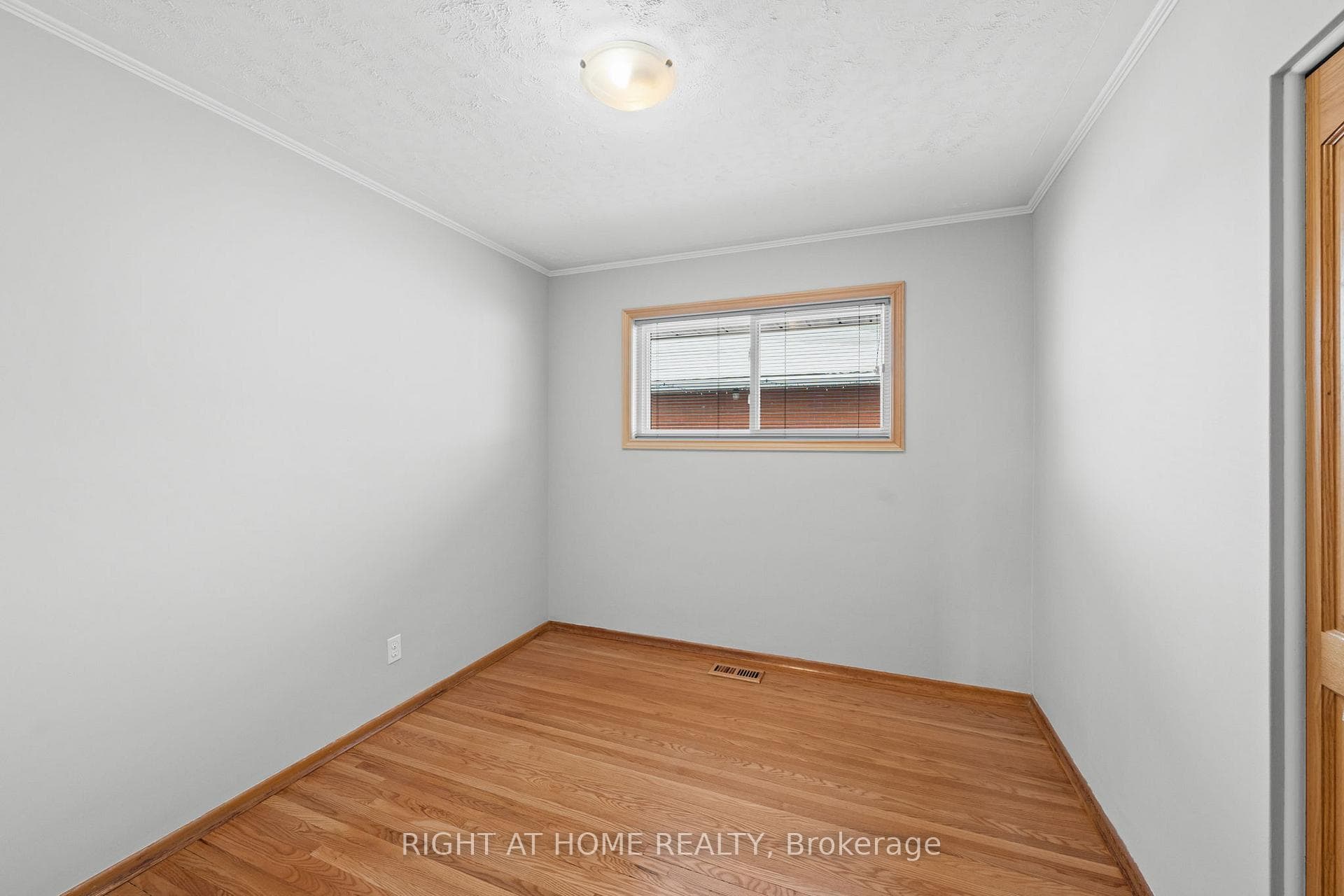757 Dickens Avenue photo 27