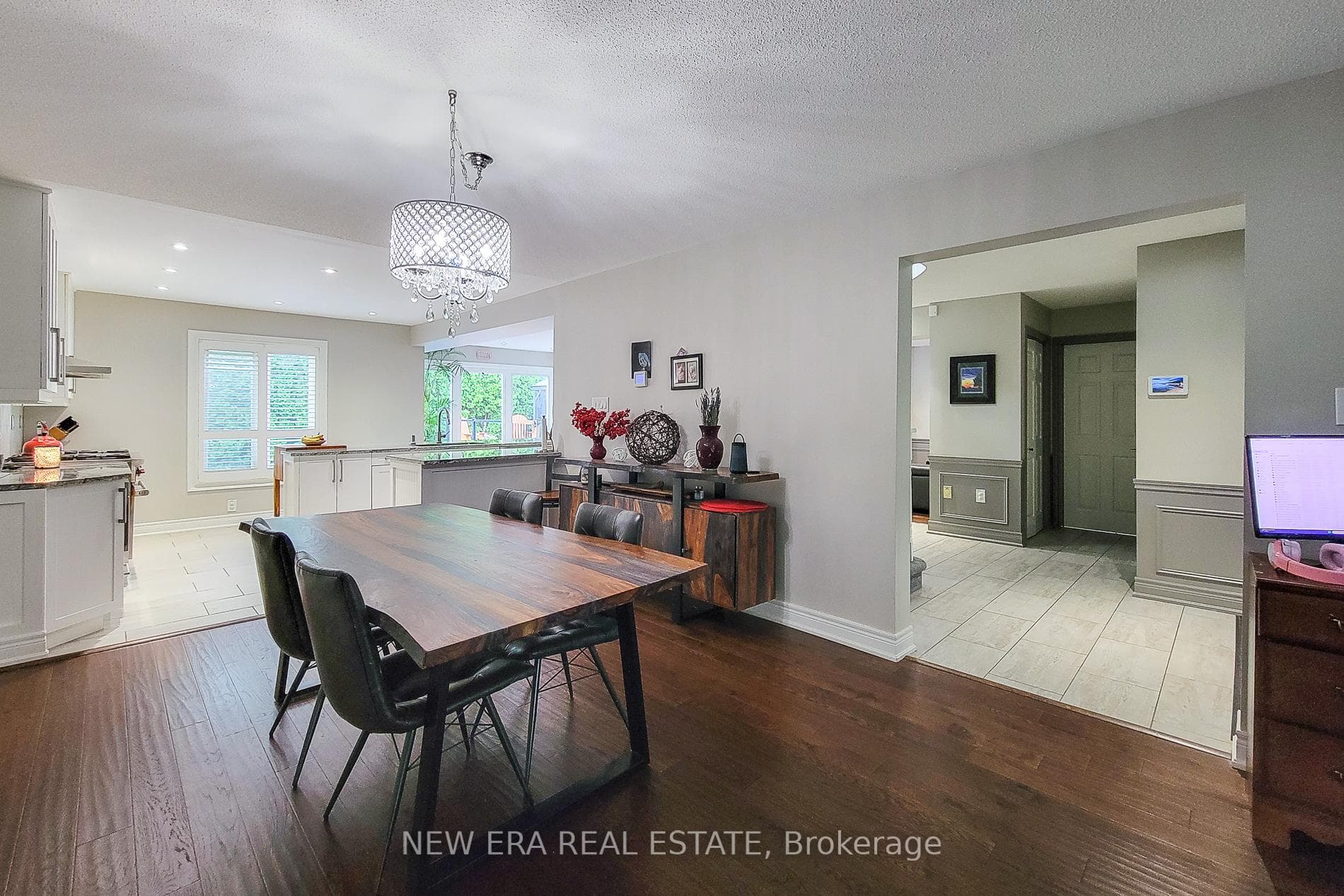 29 Woodside Square photo 27