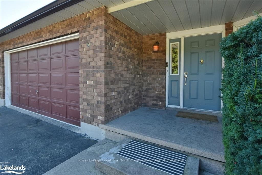 233 SIMCOE Street photo 4