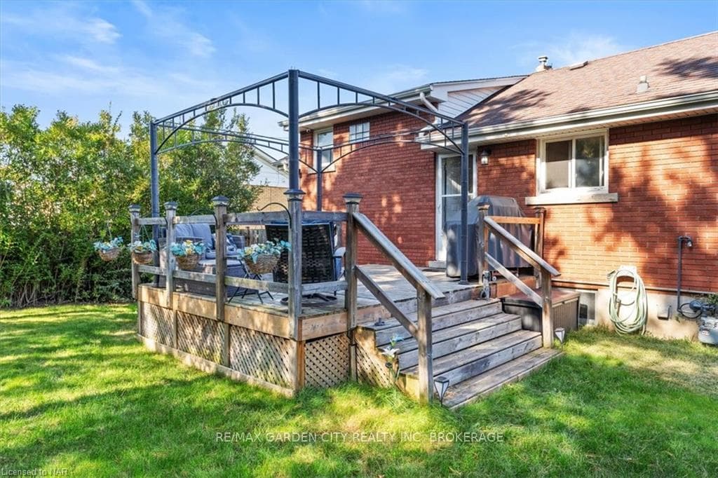 16 Hazelwood Avenue photo 36