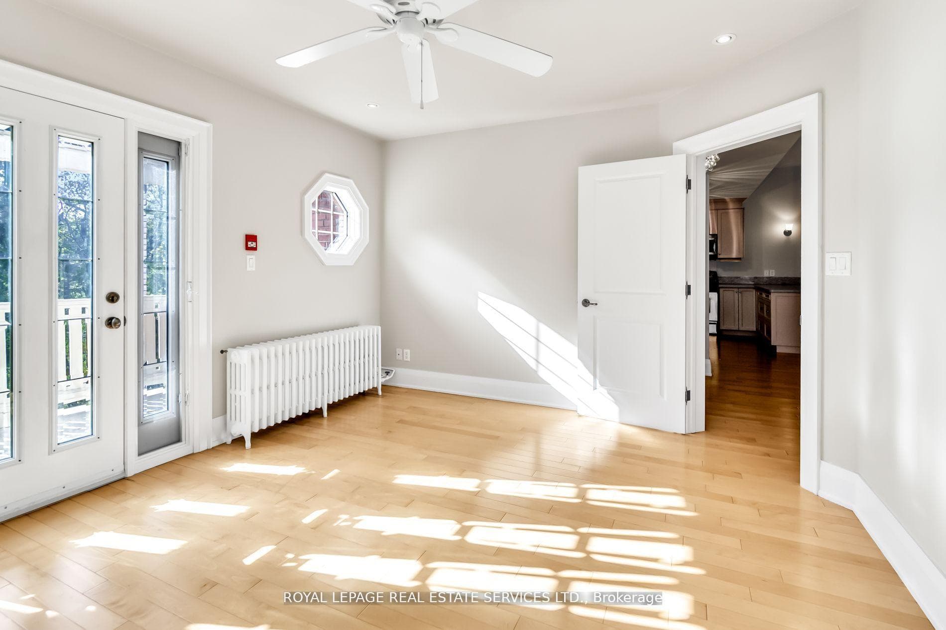 113 Chaplin Crescent Unit 3rd Flr photo 20