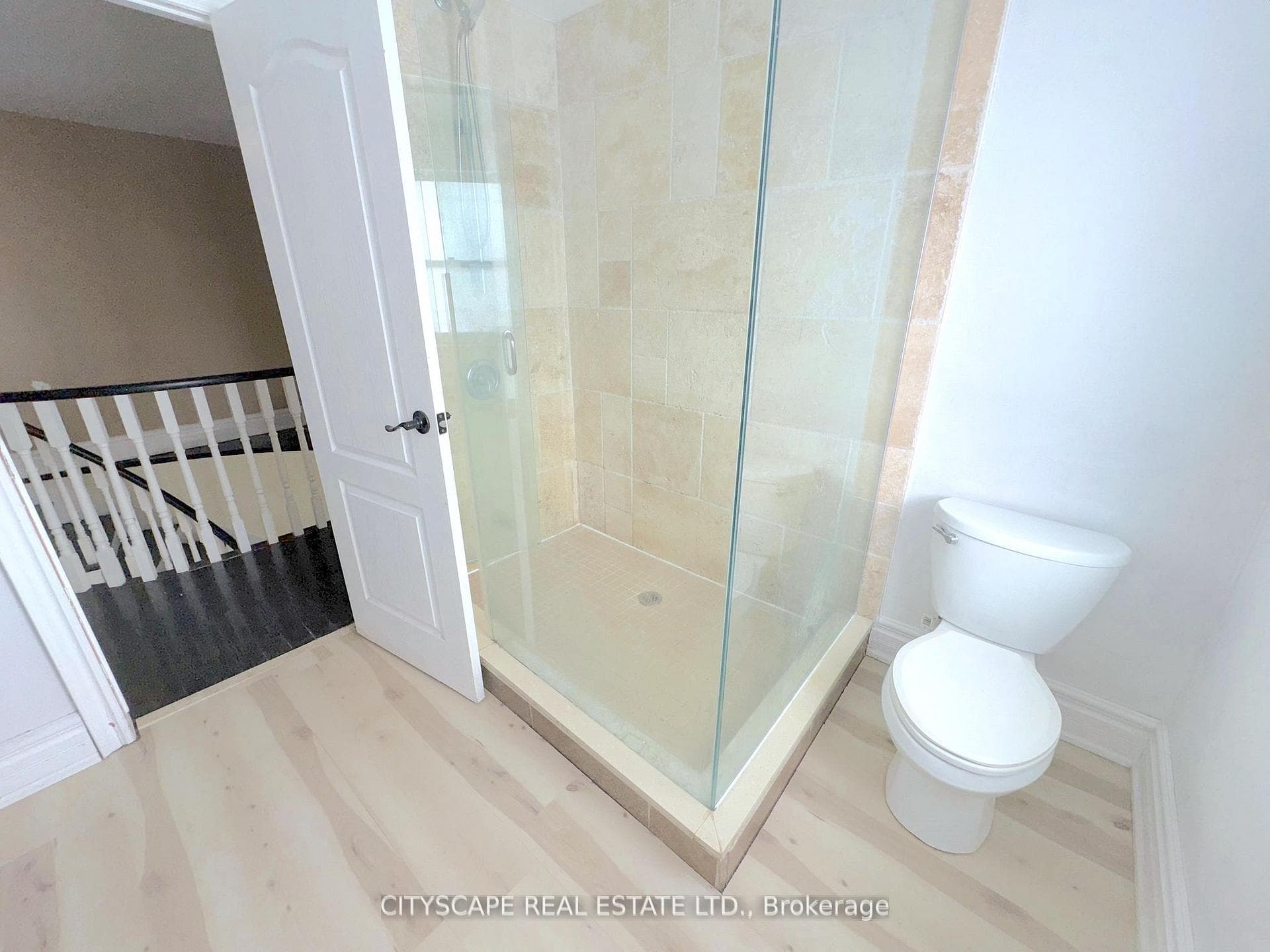 2nd Floor 3pc Main Bathroom
