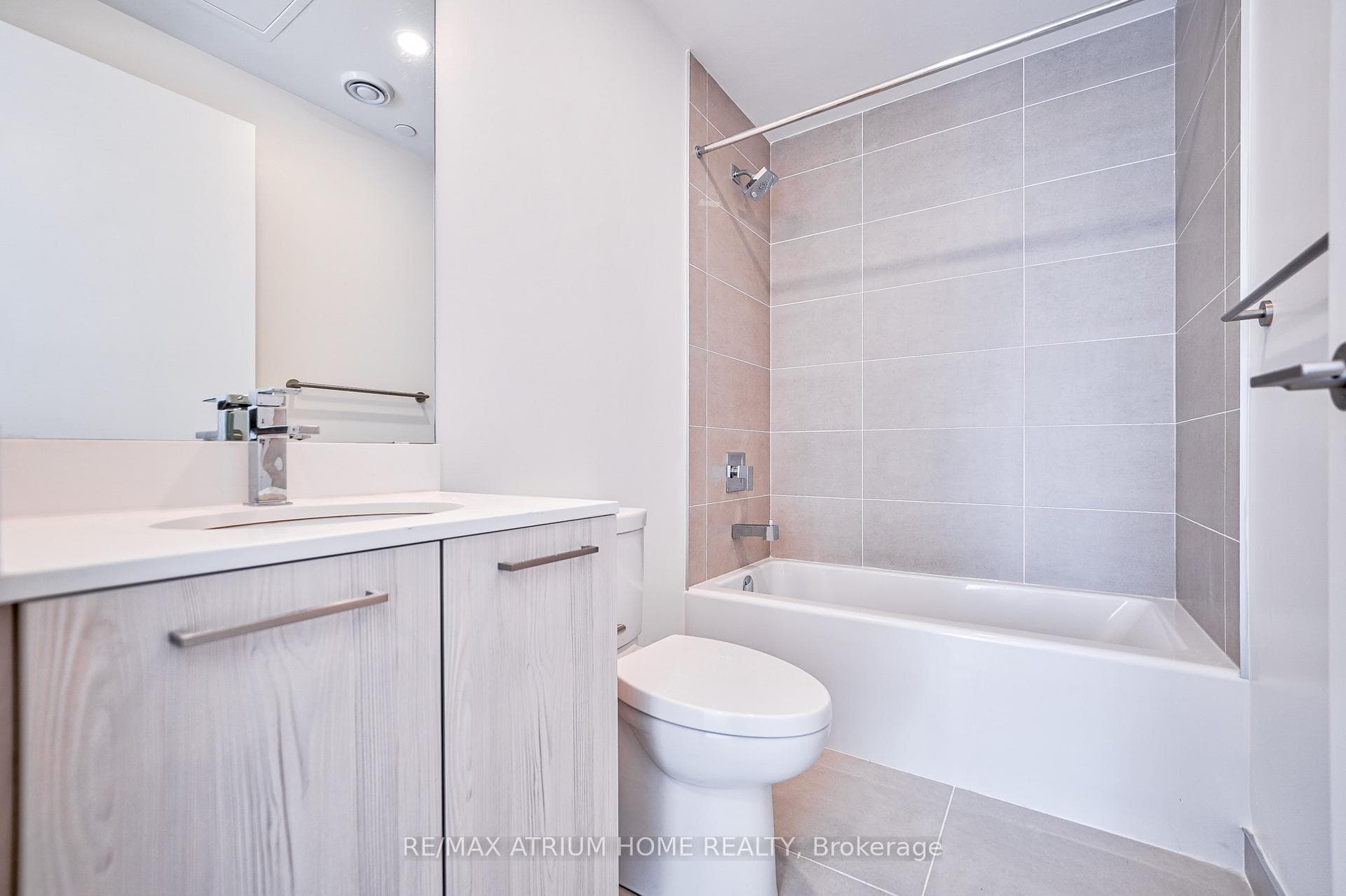 65 Mutual Street Unit 2704 photo 22