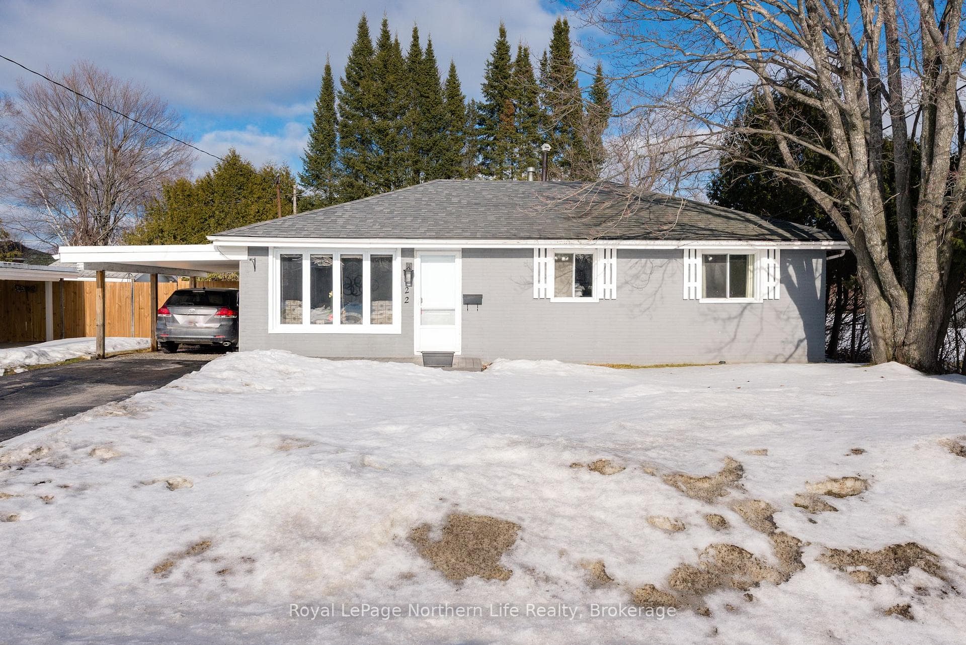 22 Prince Edward Drive photo 1