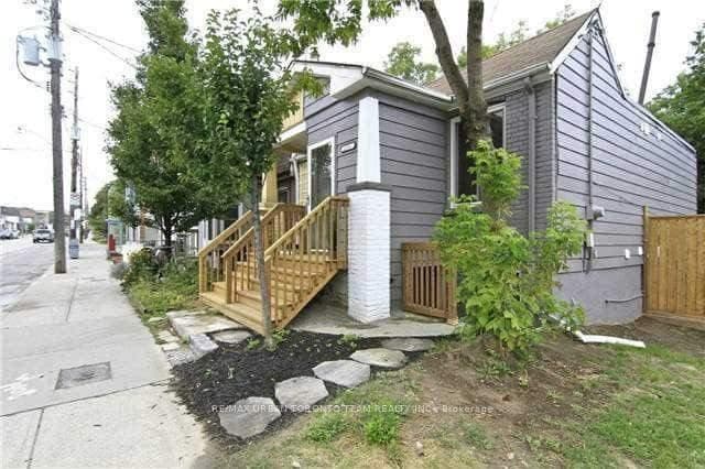 115A Coxwell Avenue Unit Upper photo 1