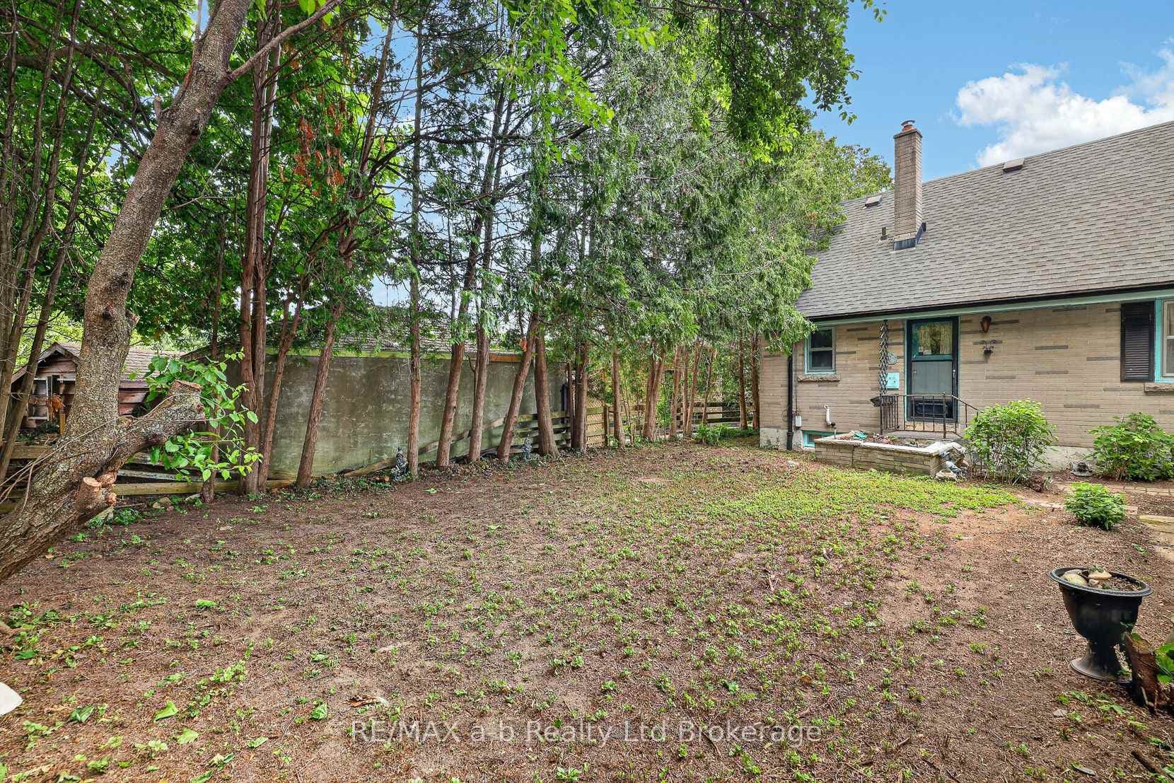 443 Rivercrest Drive photo 12