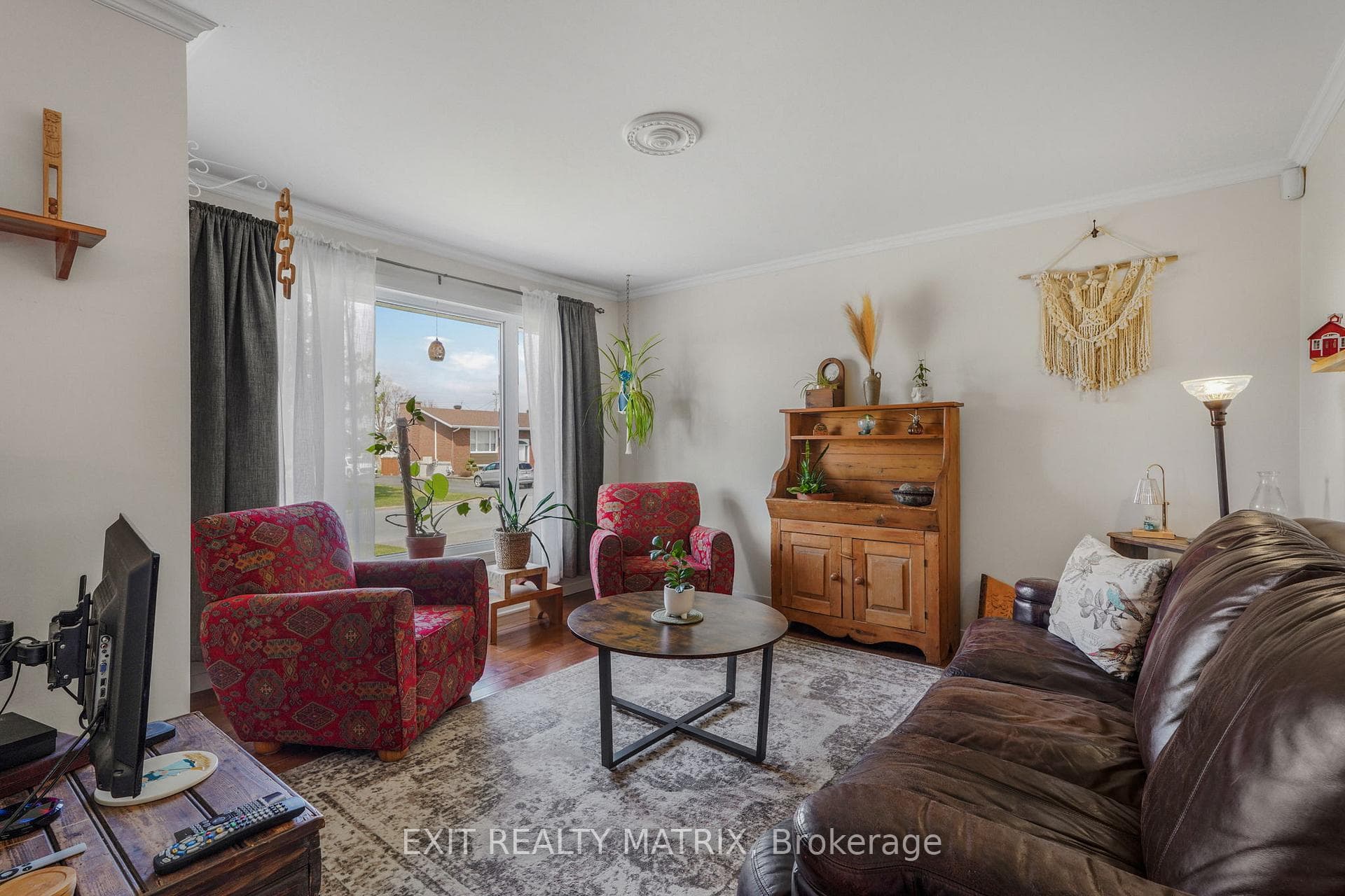 509 Ghislain Street photo 13