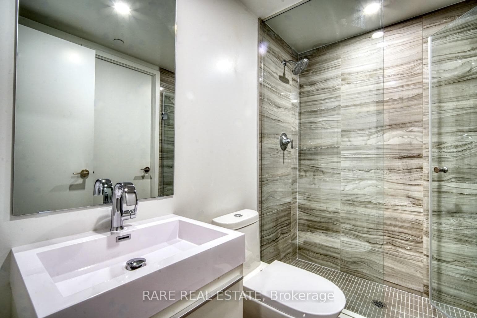 39 Roehampton Avenue Unit 1806 photo 6