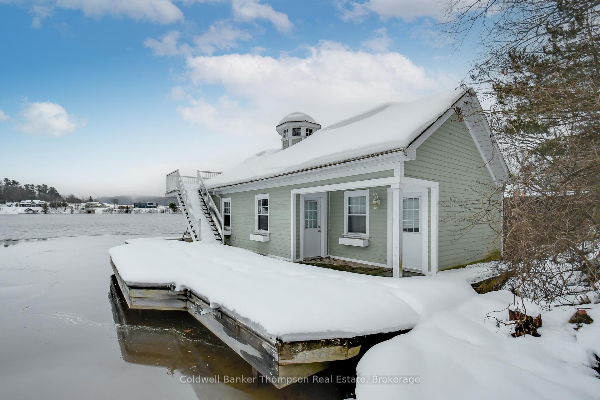 Single slip boathous