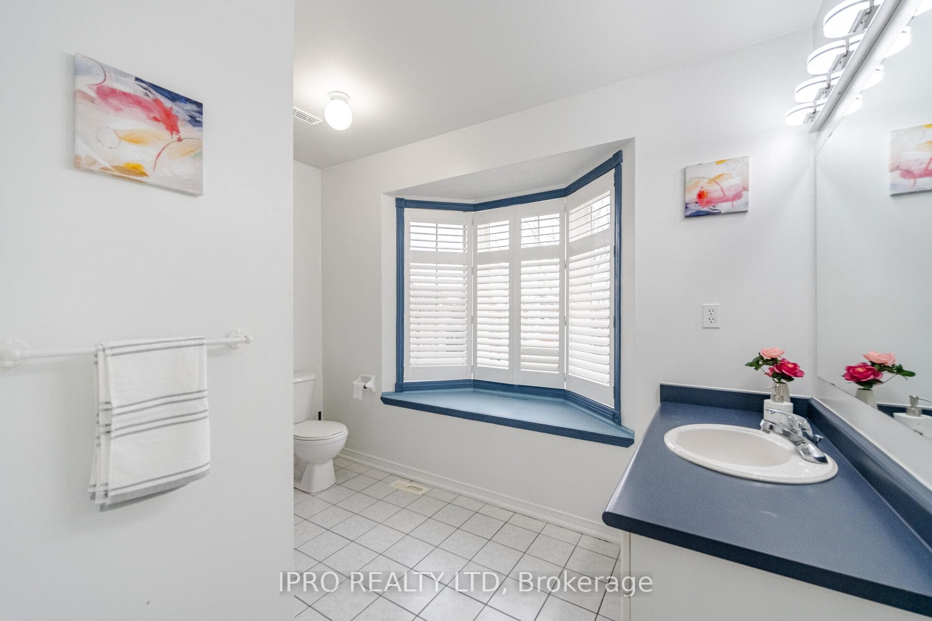 30 Queen Mary Drive Unit Main photo 27