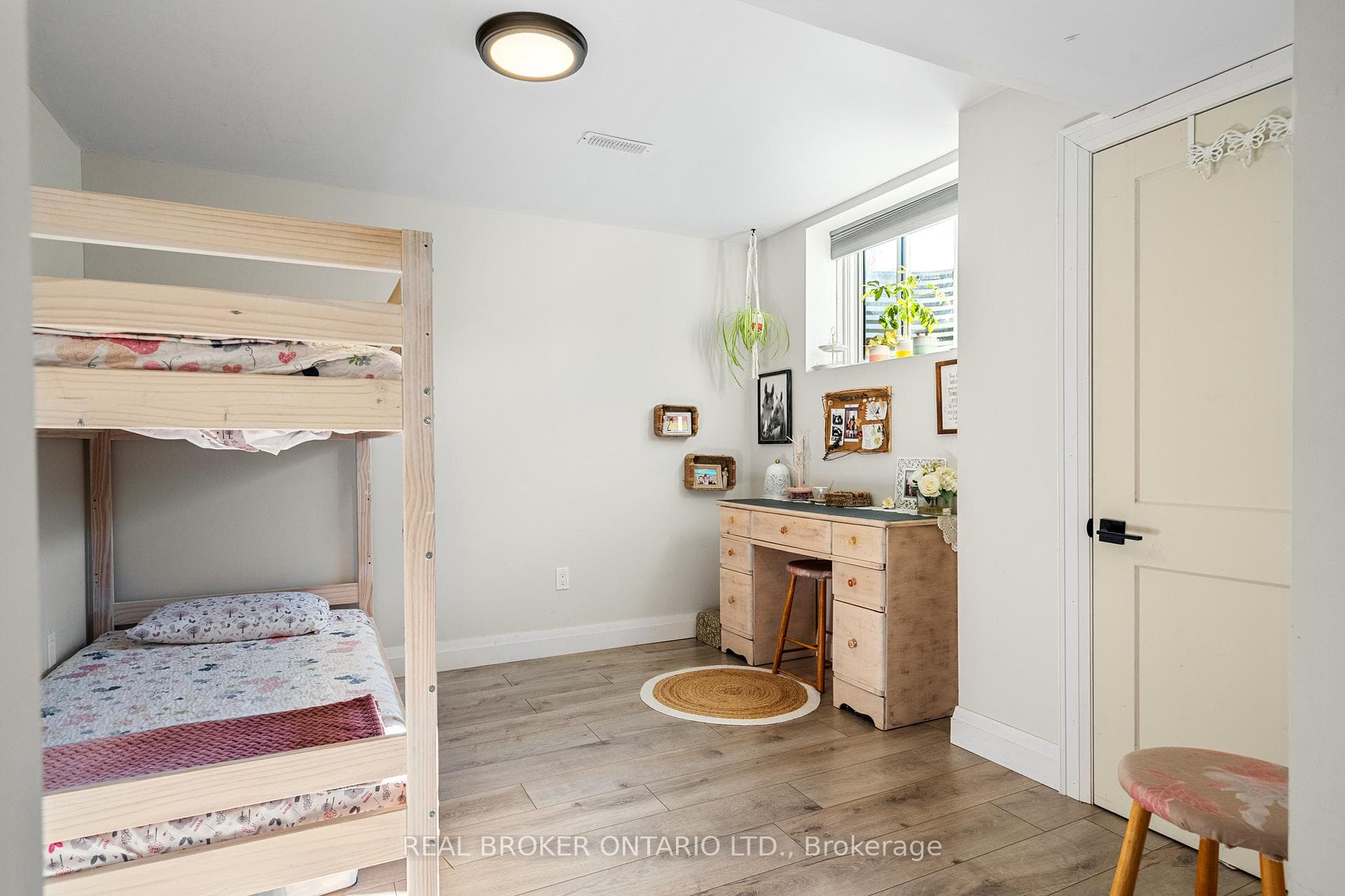 92 Ivy Crescent photo 39
