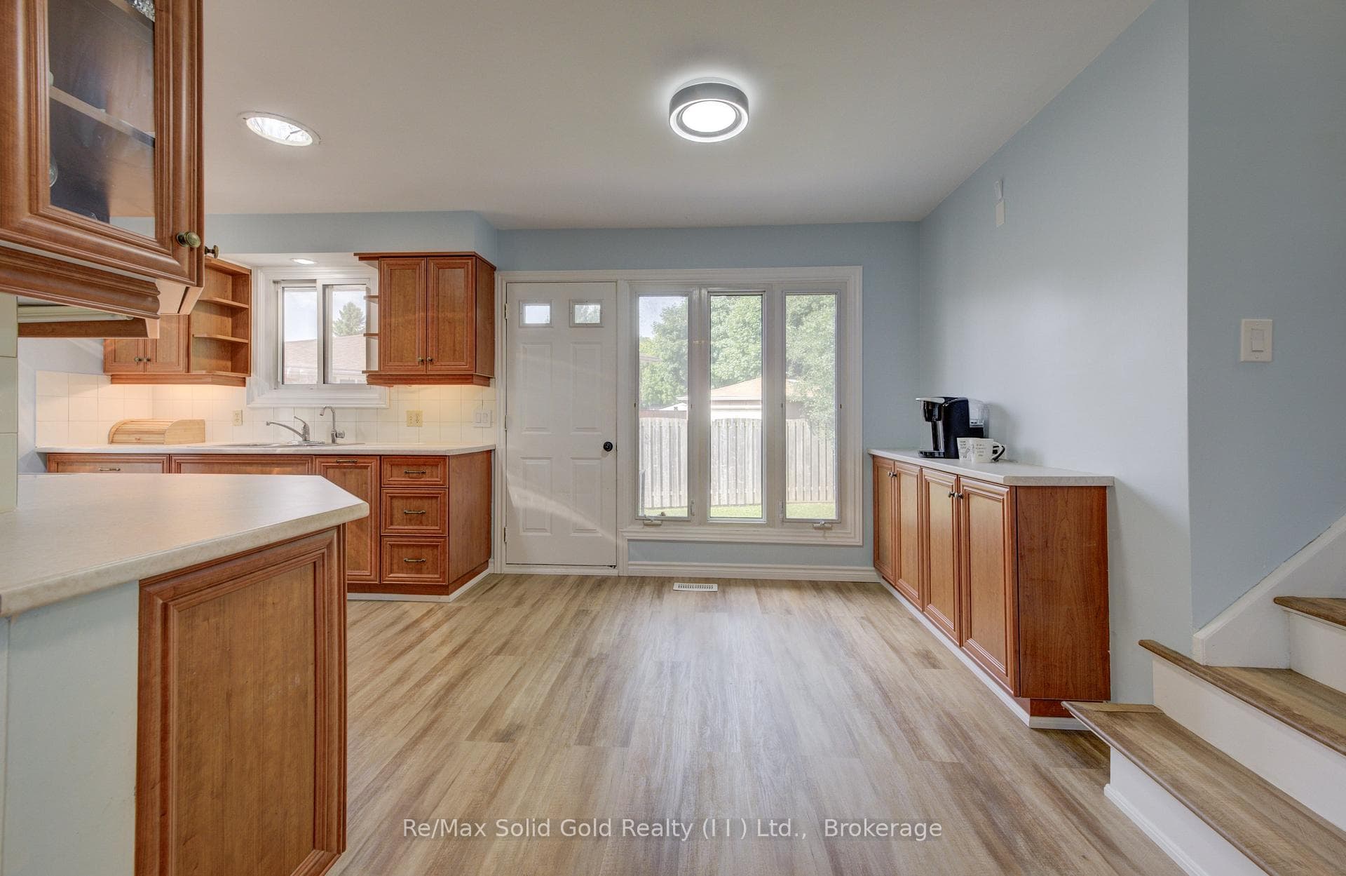106 TUPPER Crescent photo 13