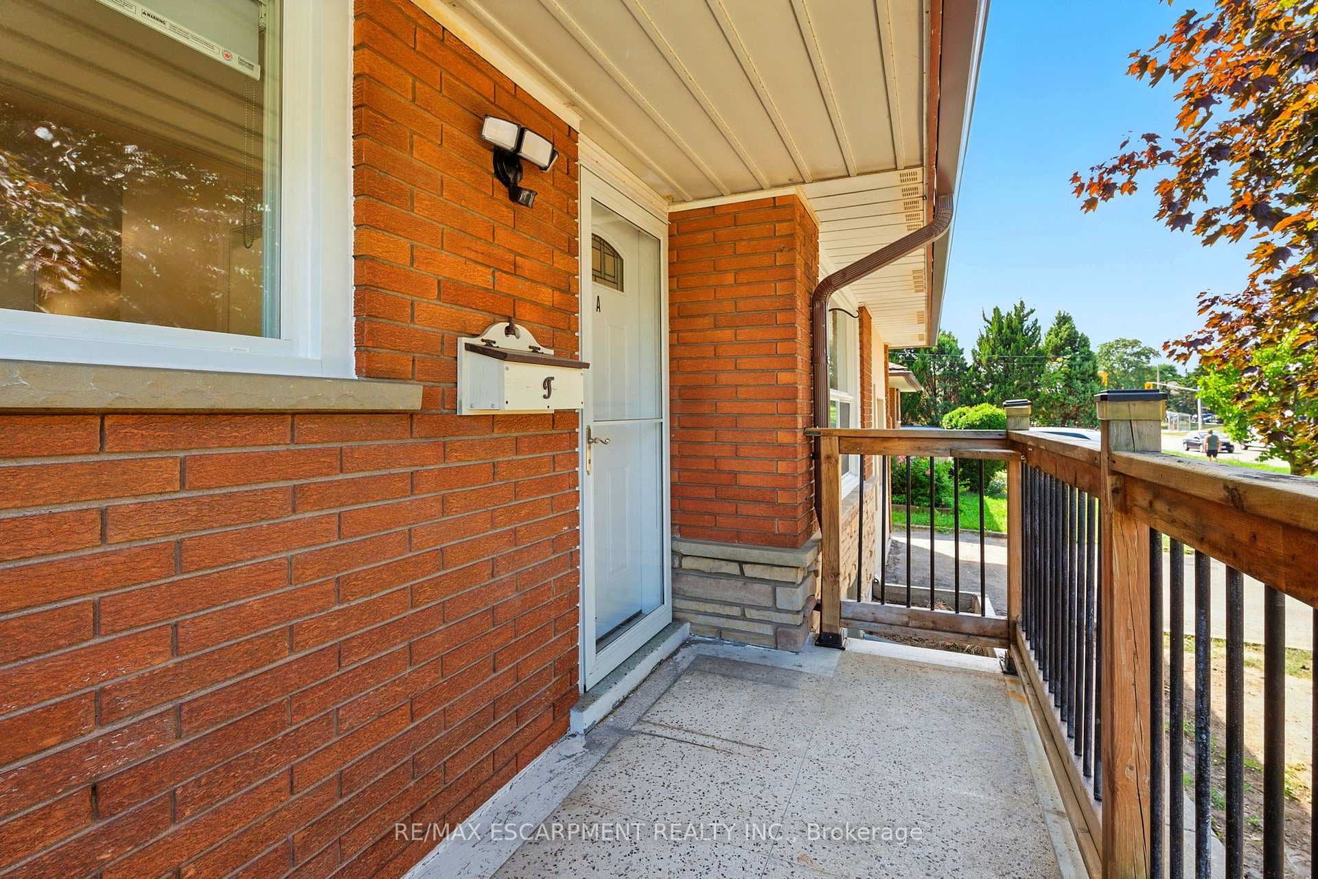 929 Upper Ottawa Street photo 2