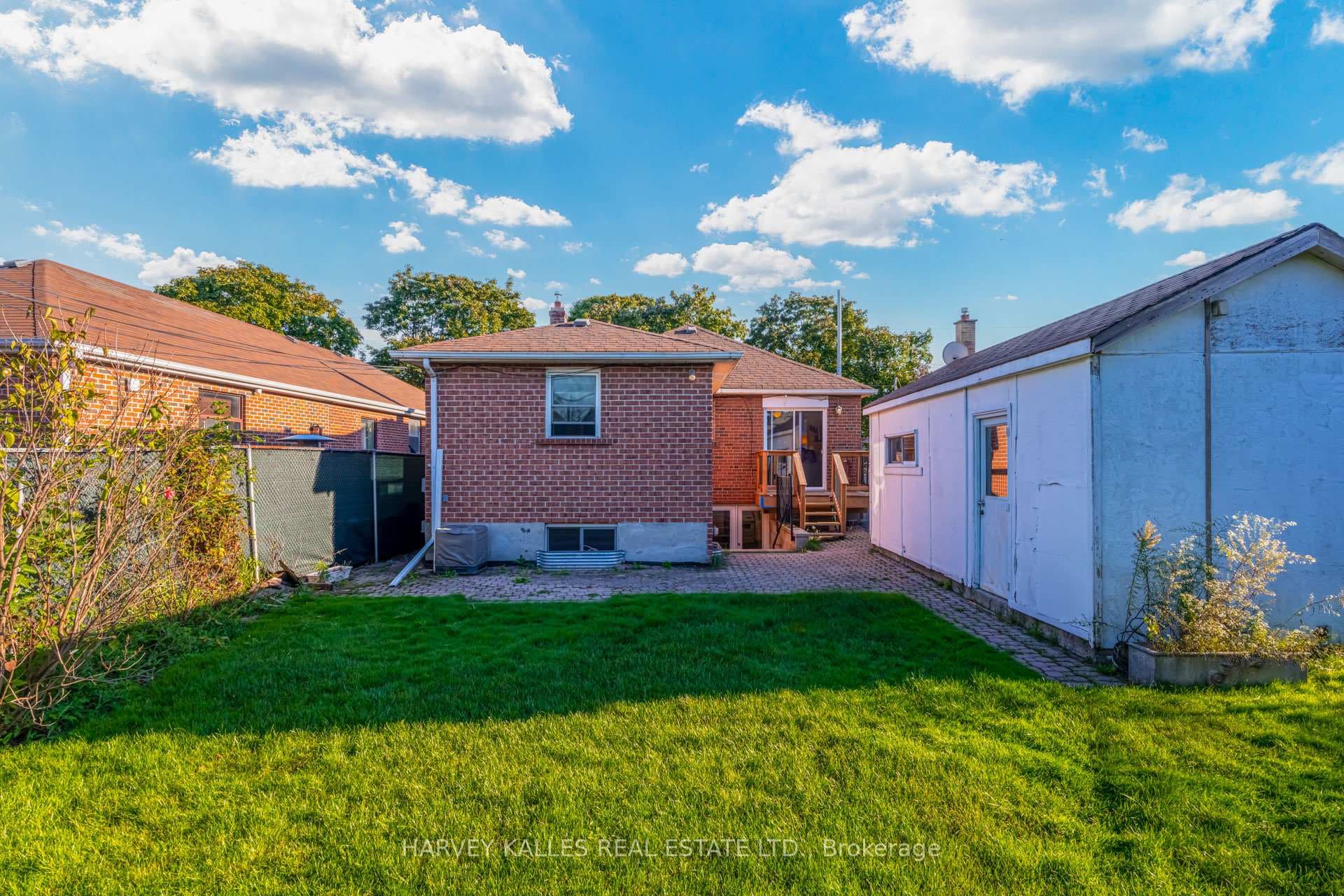 108 Edgecroft Road photo 29