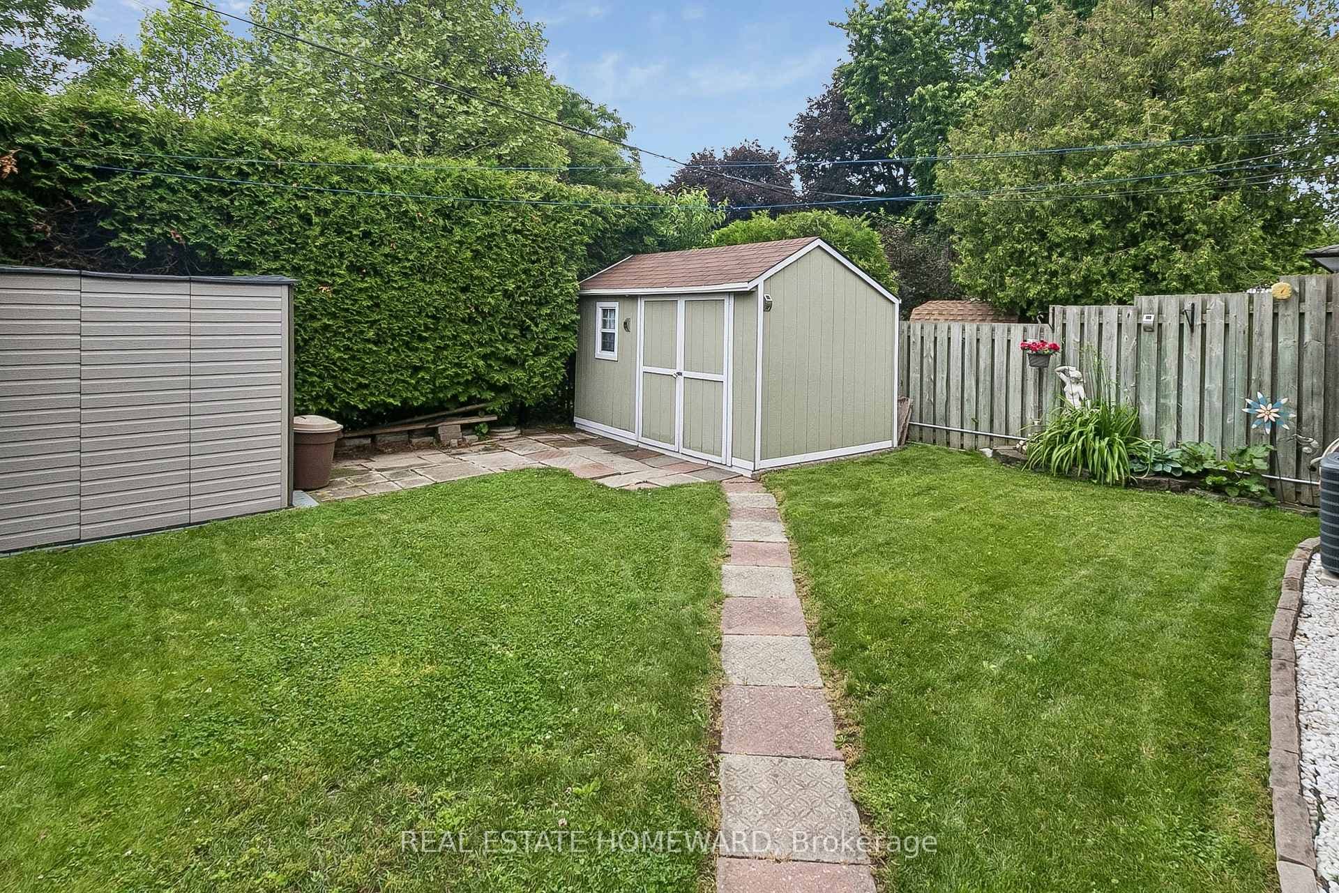 94 Rochman Boulevard photo 37