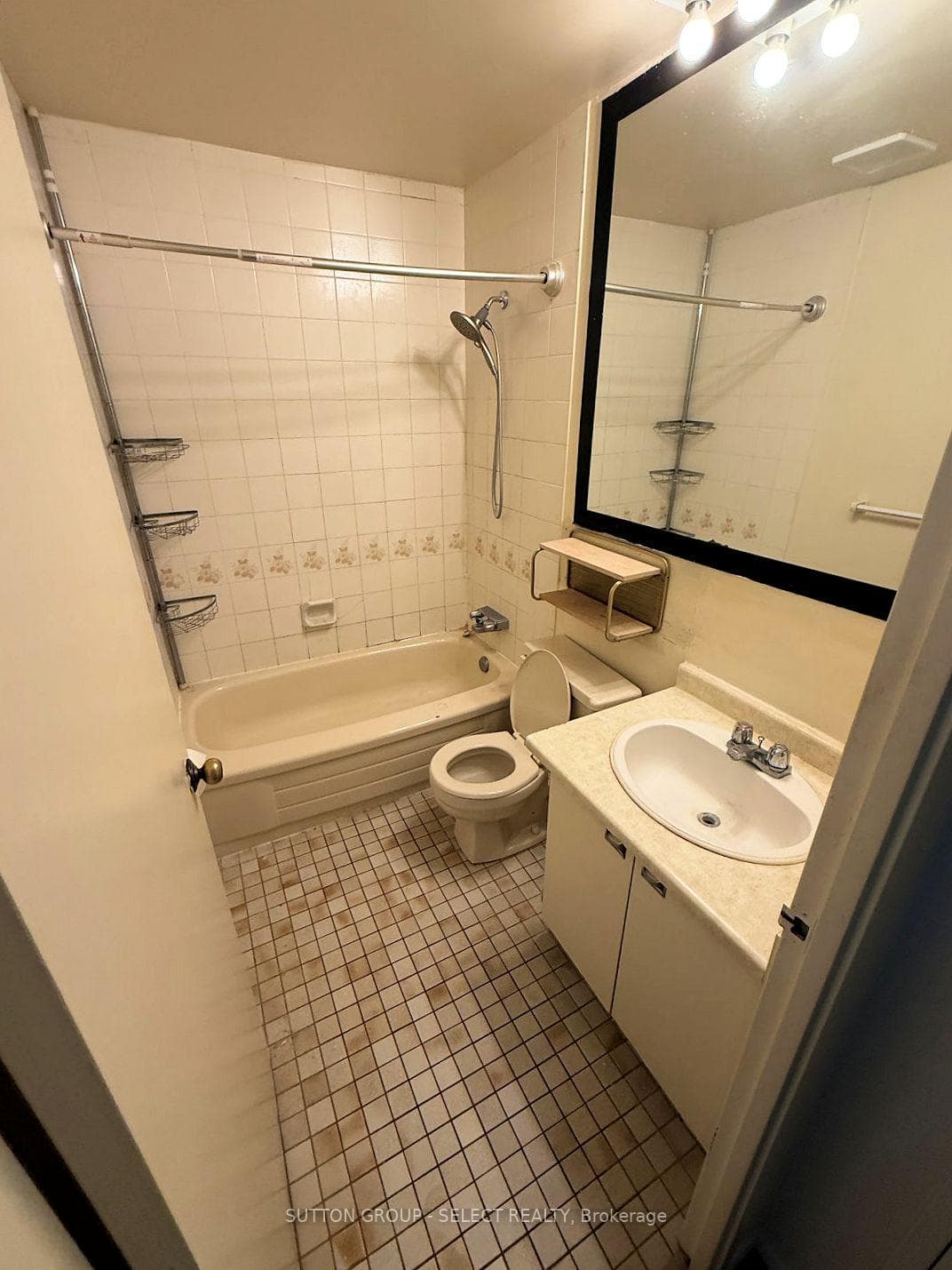 600 Grenfell Drive Unit 810 photo 15