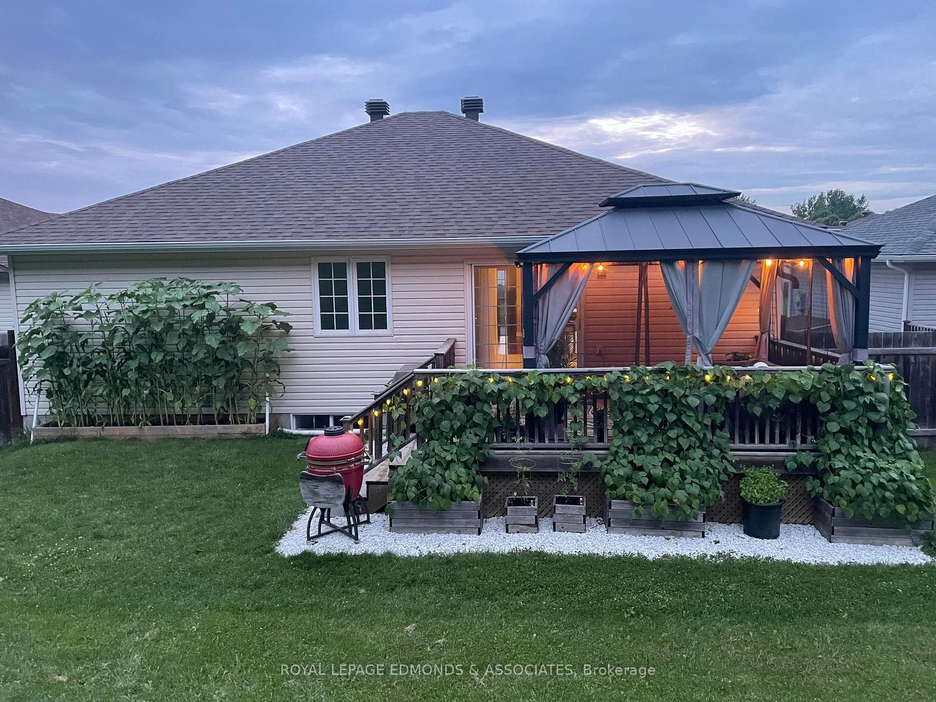 669 Fairview Avenue photo 36