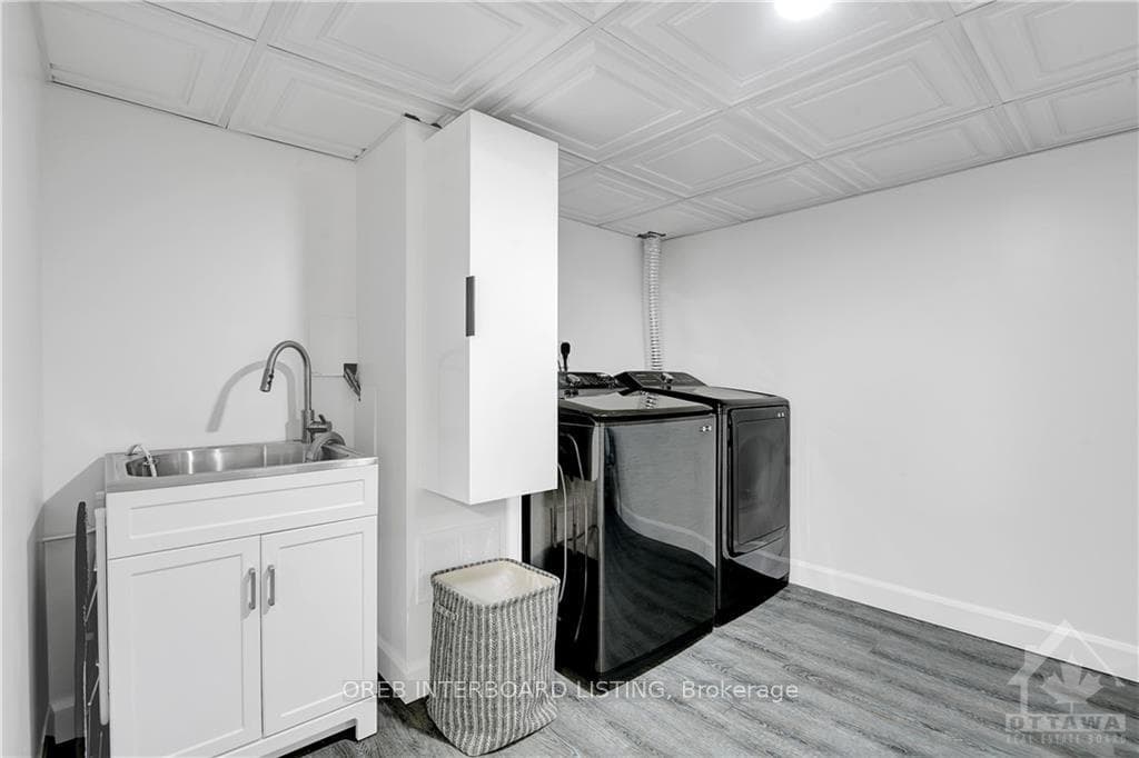 909E ELMSMERE Drive Unit E photo 29