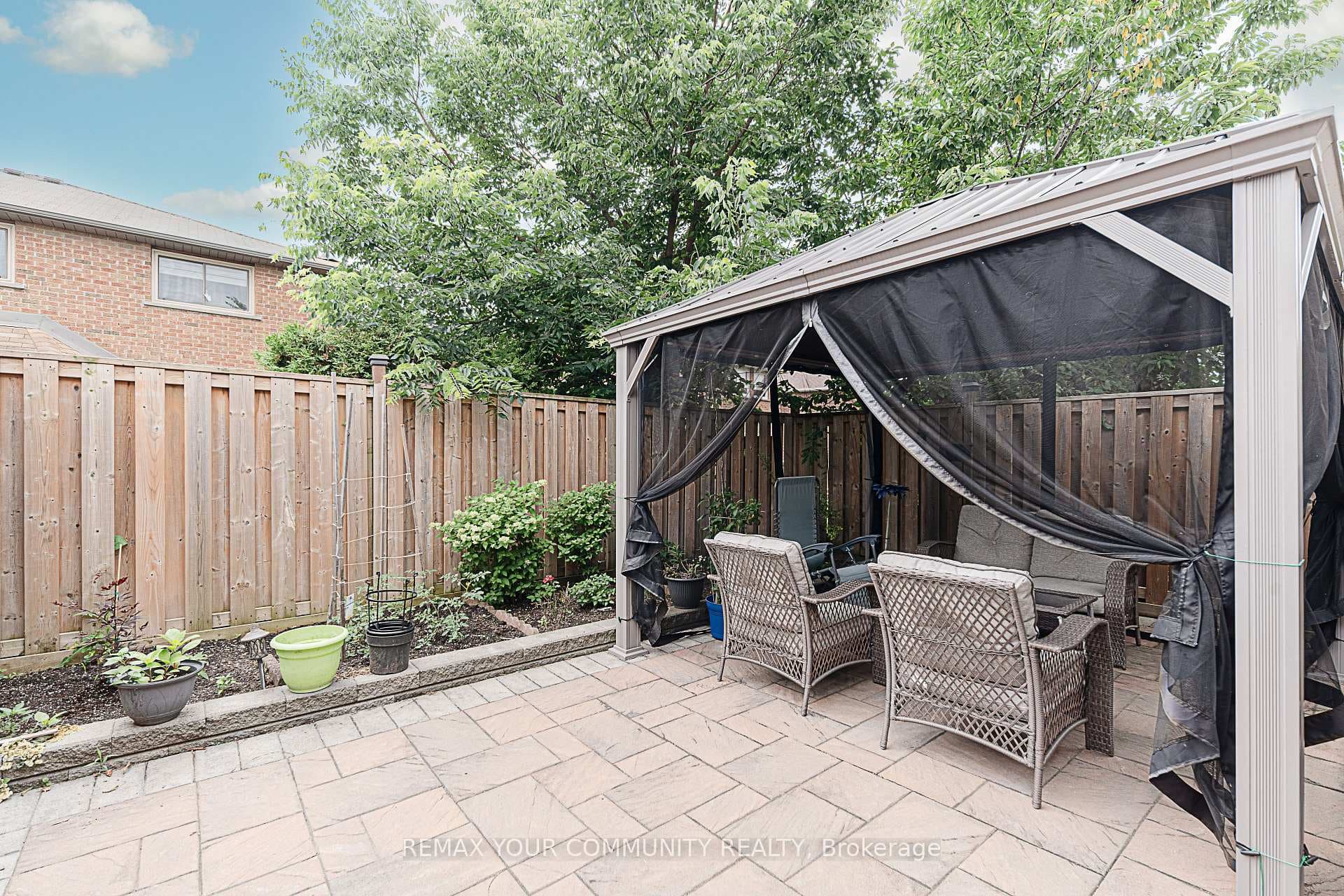 66 Trafford Crescent photo 23