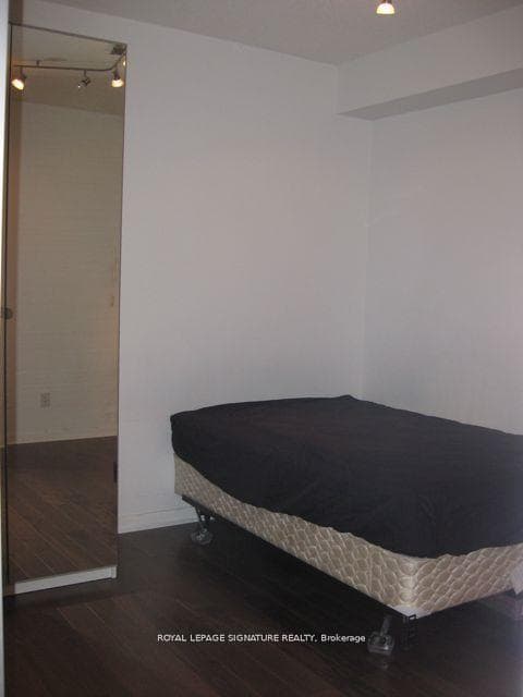 111 Elizabeth Street Unit 1502 photo 9