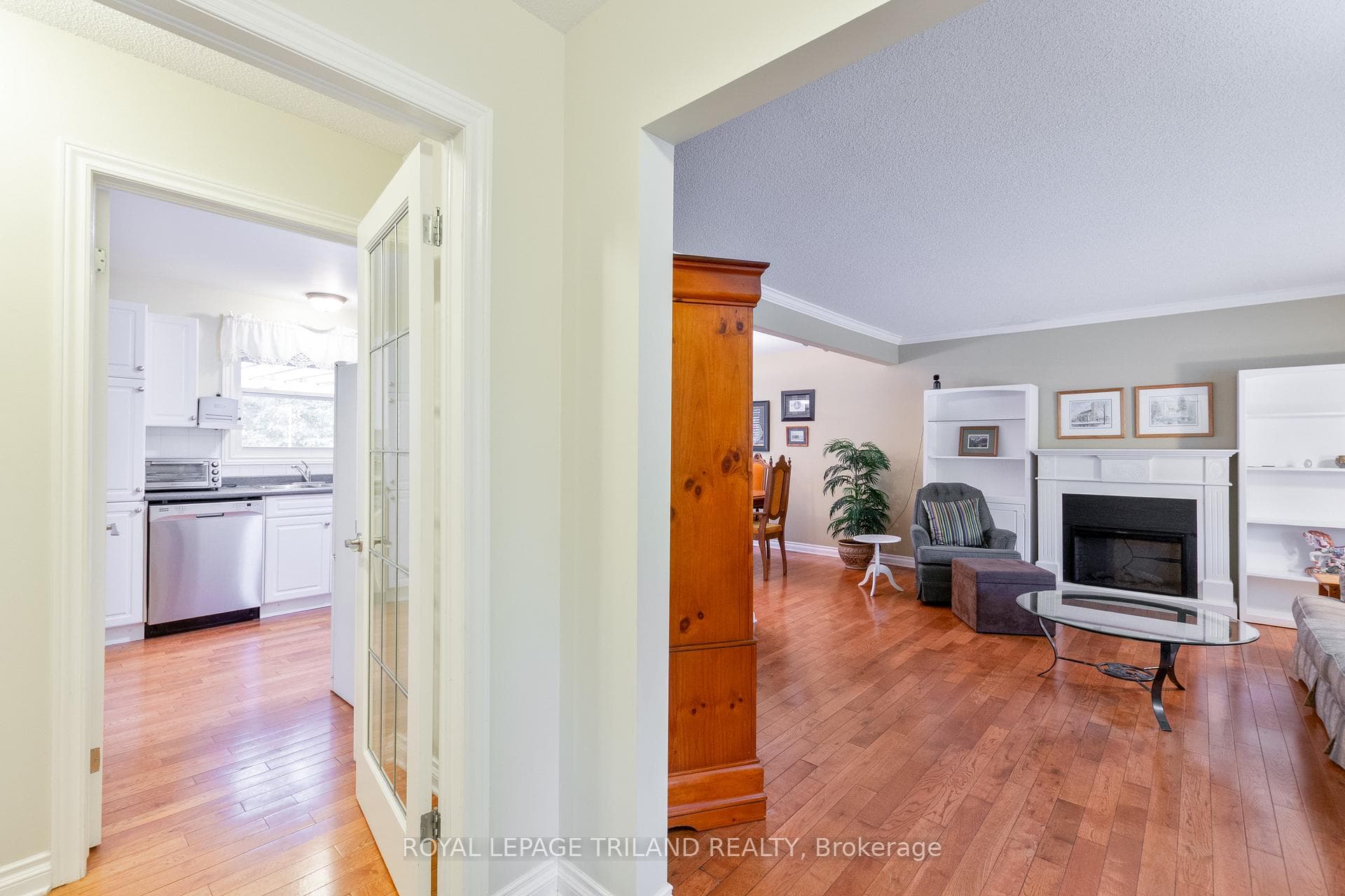 725 St Stephens Drive photo 6