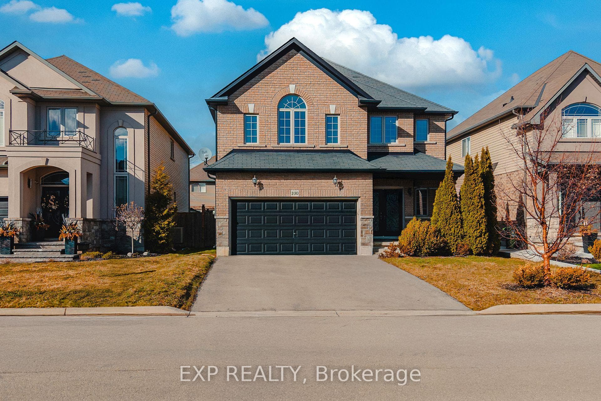 100 Garinger Crescent photo 1