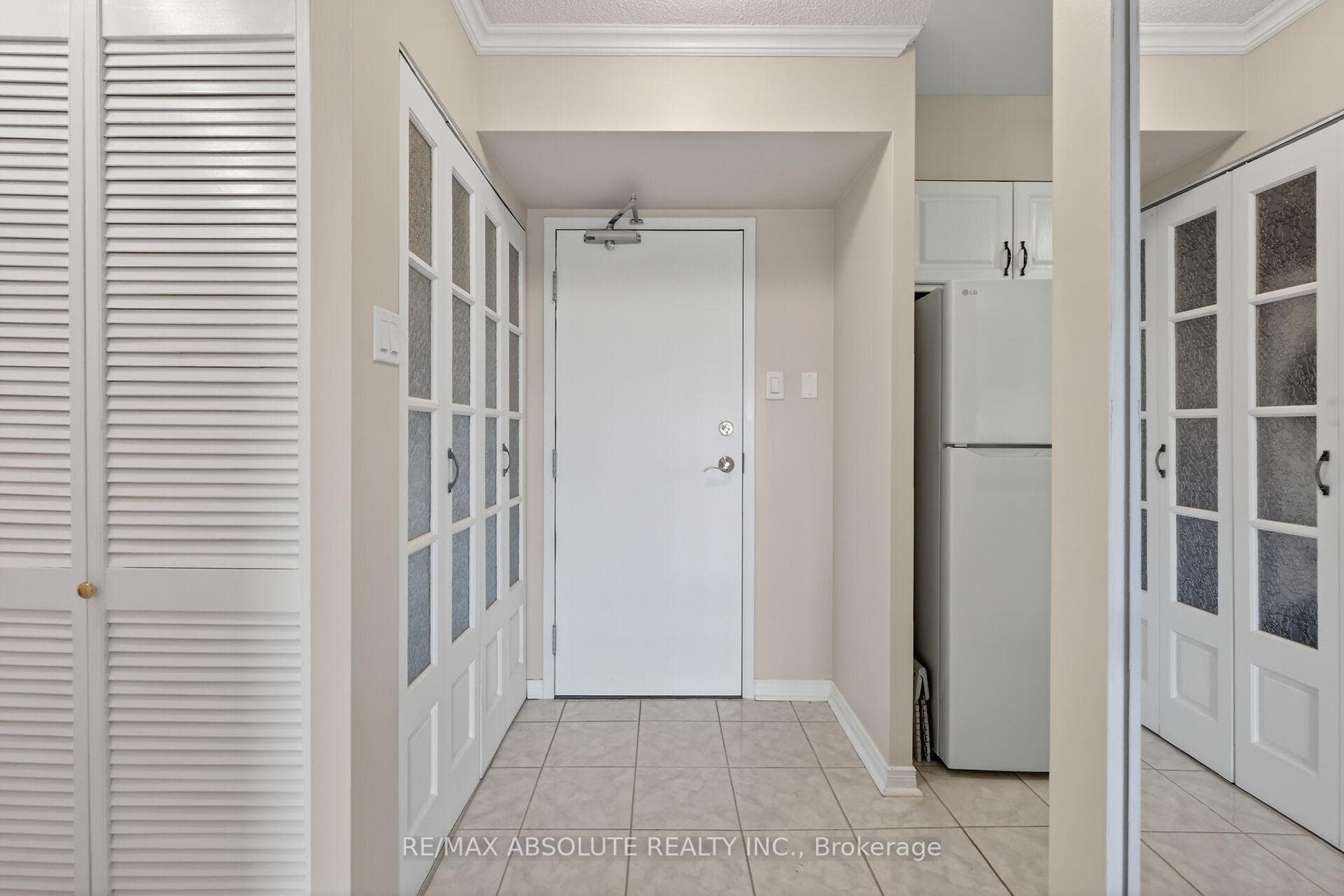 545 St Laurent Boulevard Unit 806 photo 2