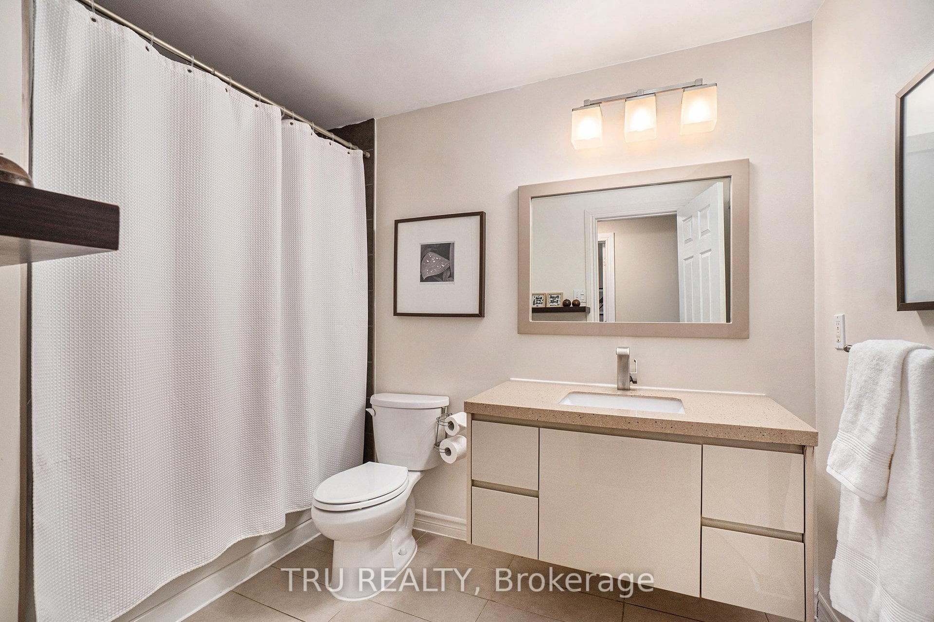 Family bath with jet tub