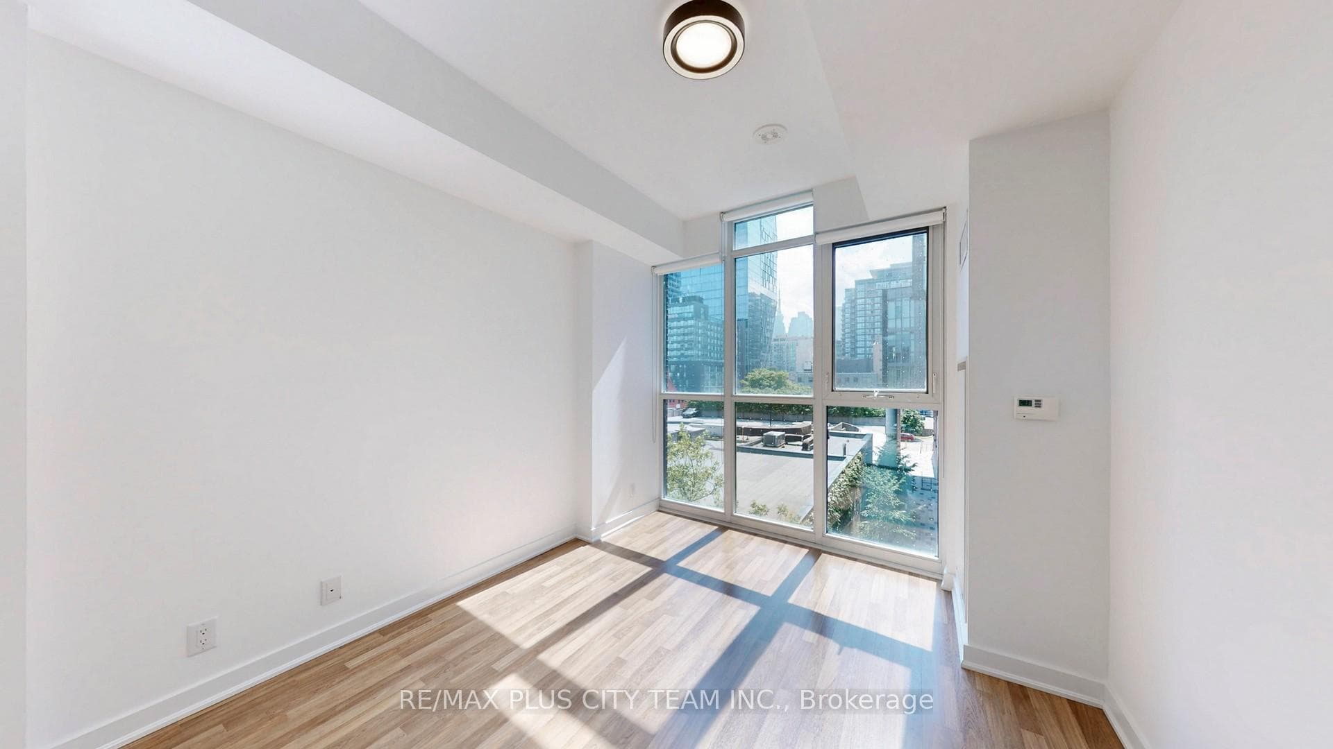 120 Parliament Street Unit 413 photo 8