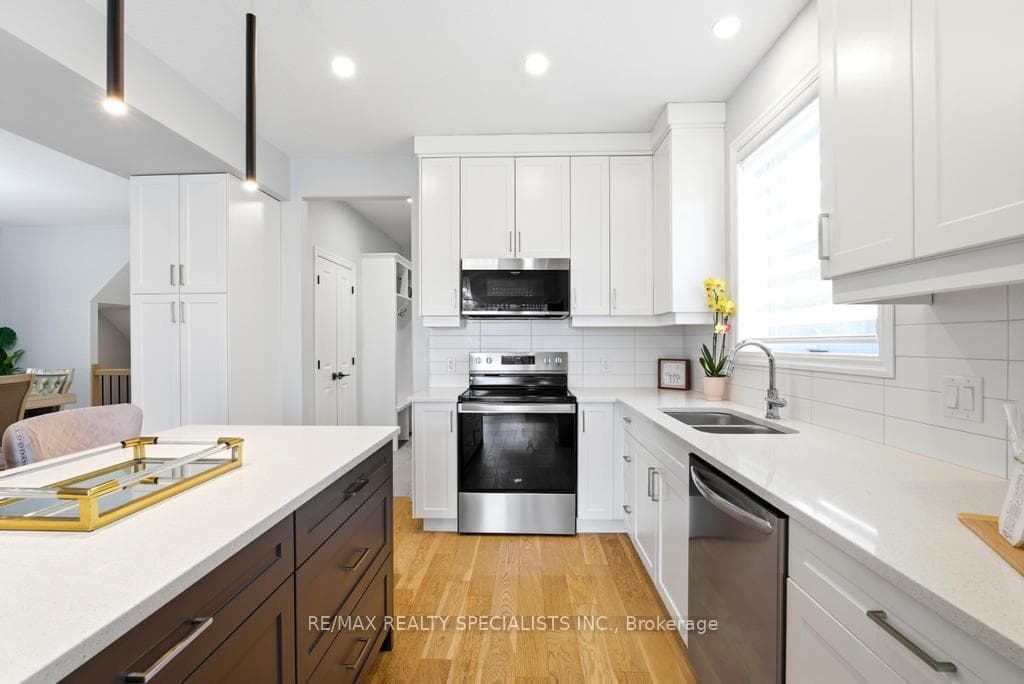 45 Peggy Avenue photo 15