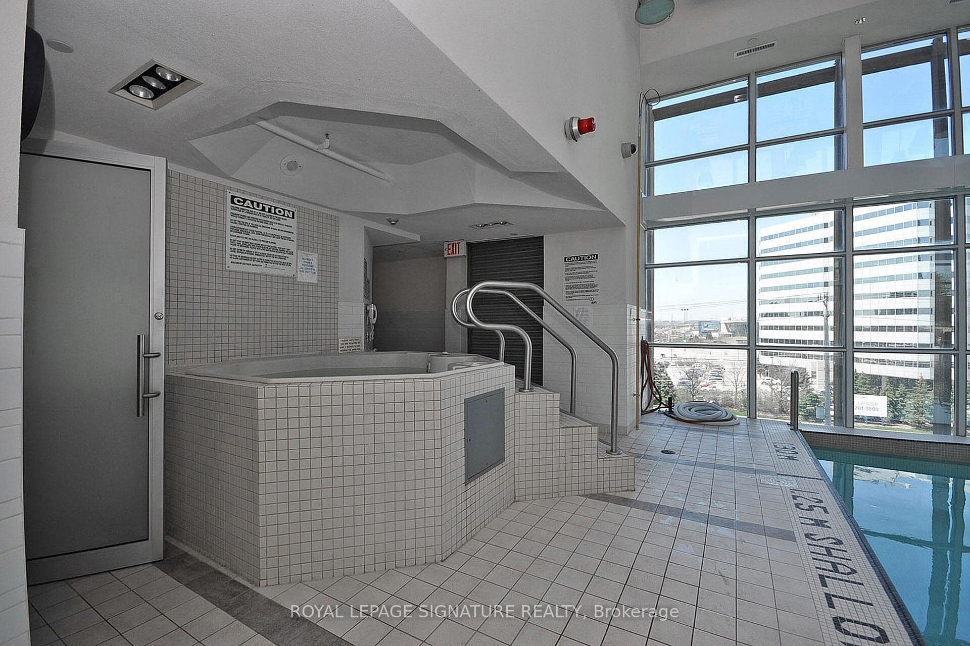 220 Burnhamthorpe Road Unit 1507 photo 35
