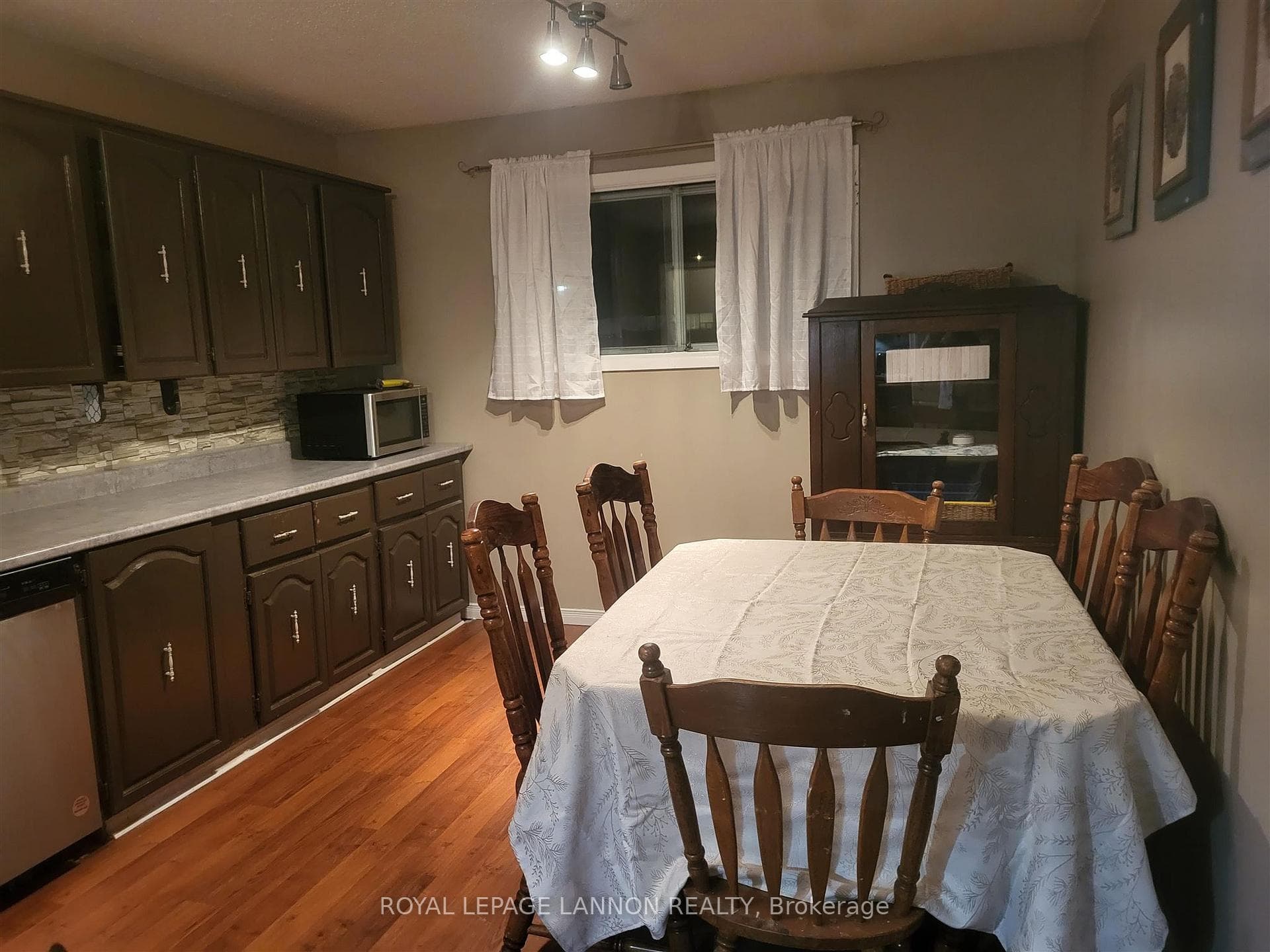 1001 Huron photo 6