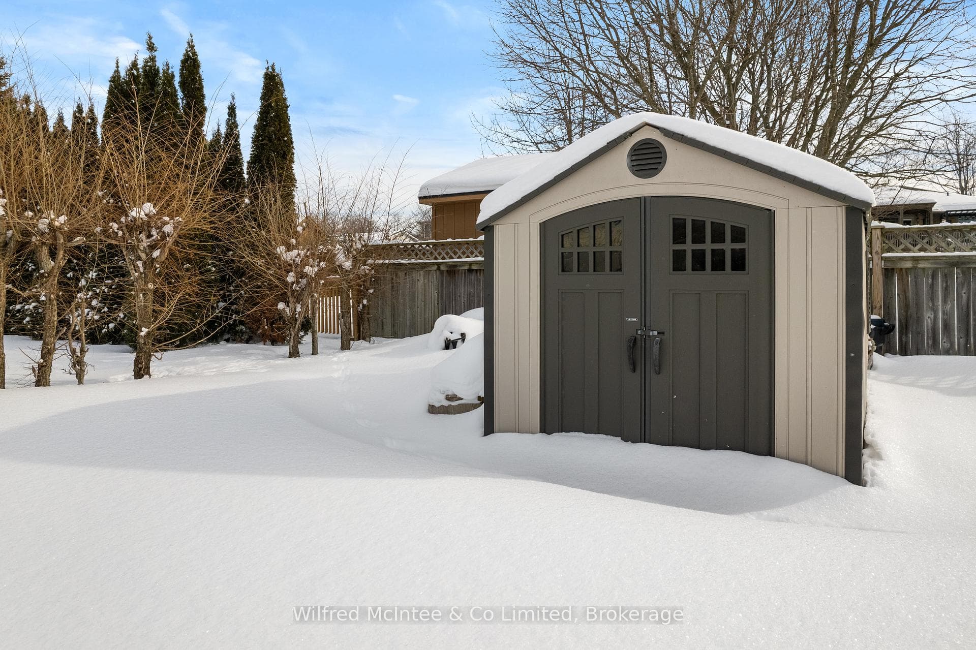 437 Adelaide Street photo 24