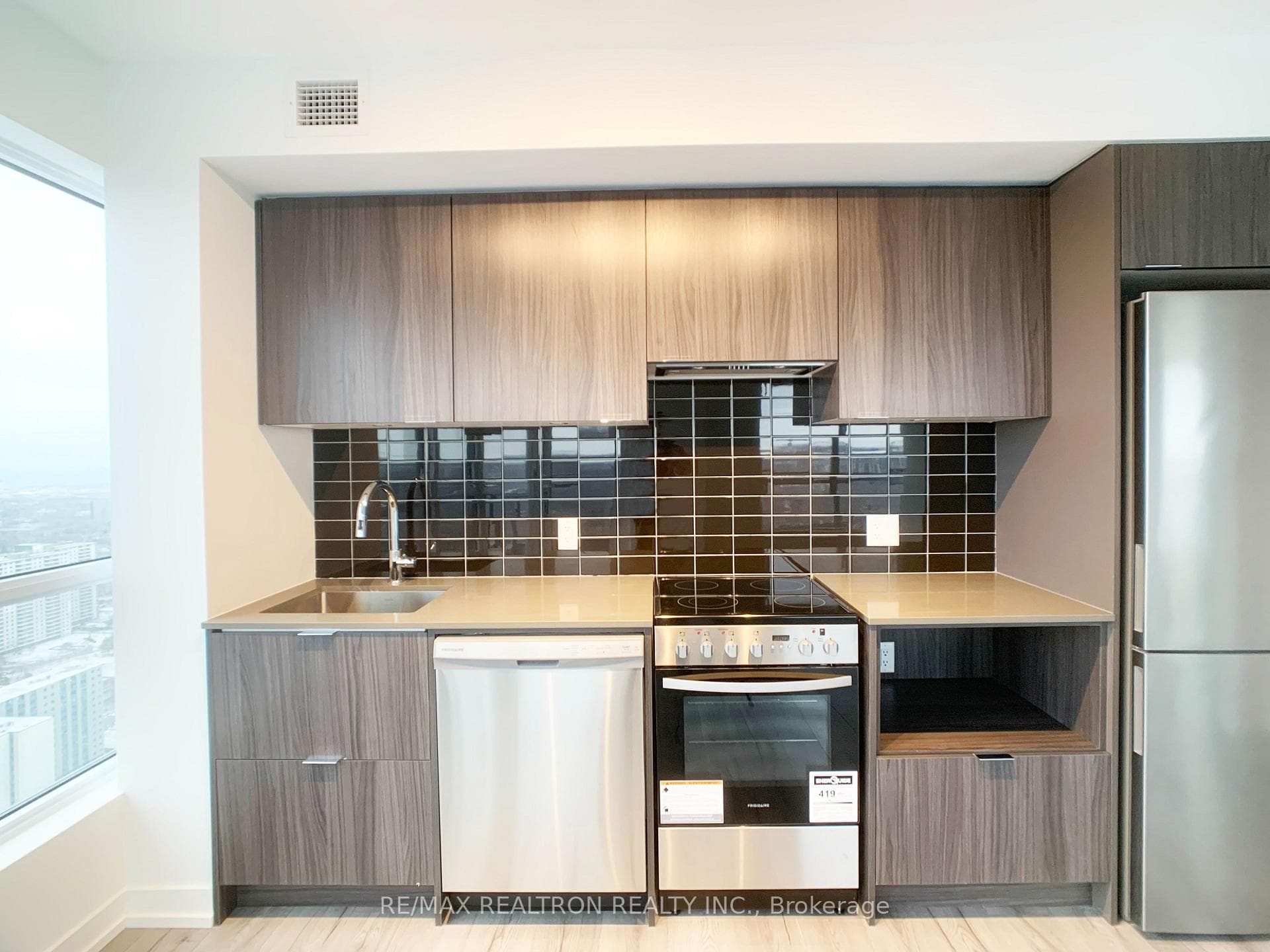 395 Bloor Street Unit 3907 photo 3